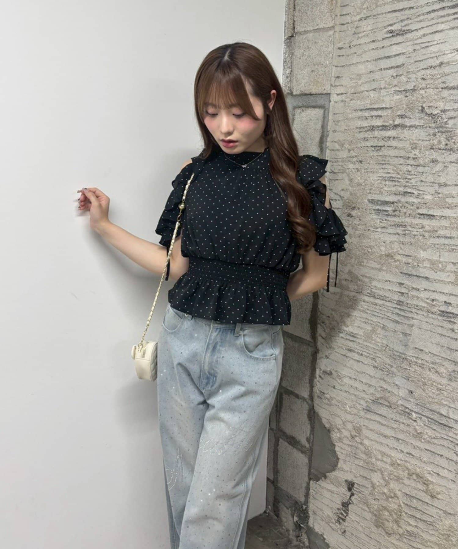 NICE CLAUP / OLIVE des OLIVE OUTLET(ナイスクラップ  / オリーブ デ オリーブ アウトレット) 【ANOTHER BRANCH】肩見せフリルブラウス