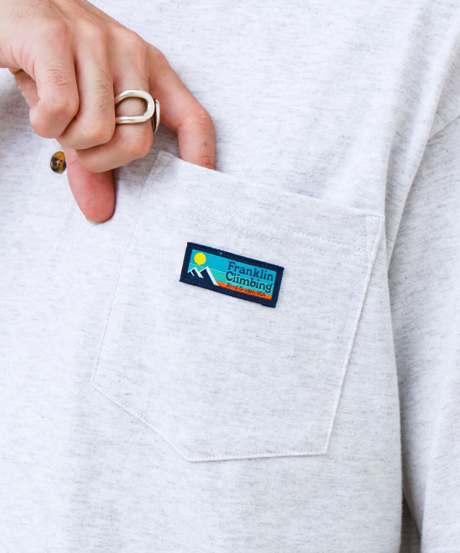 FREDY & GLOSTER(フレディ アンド グロスター) 【Franklin Climbing】ヘンリーネックラベルTシャツ