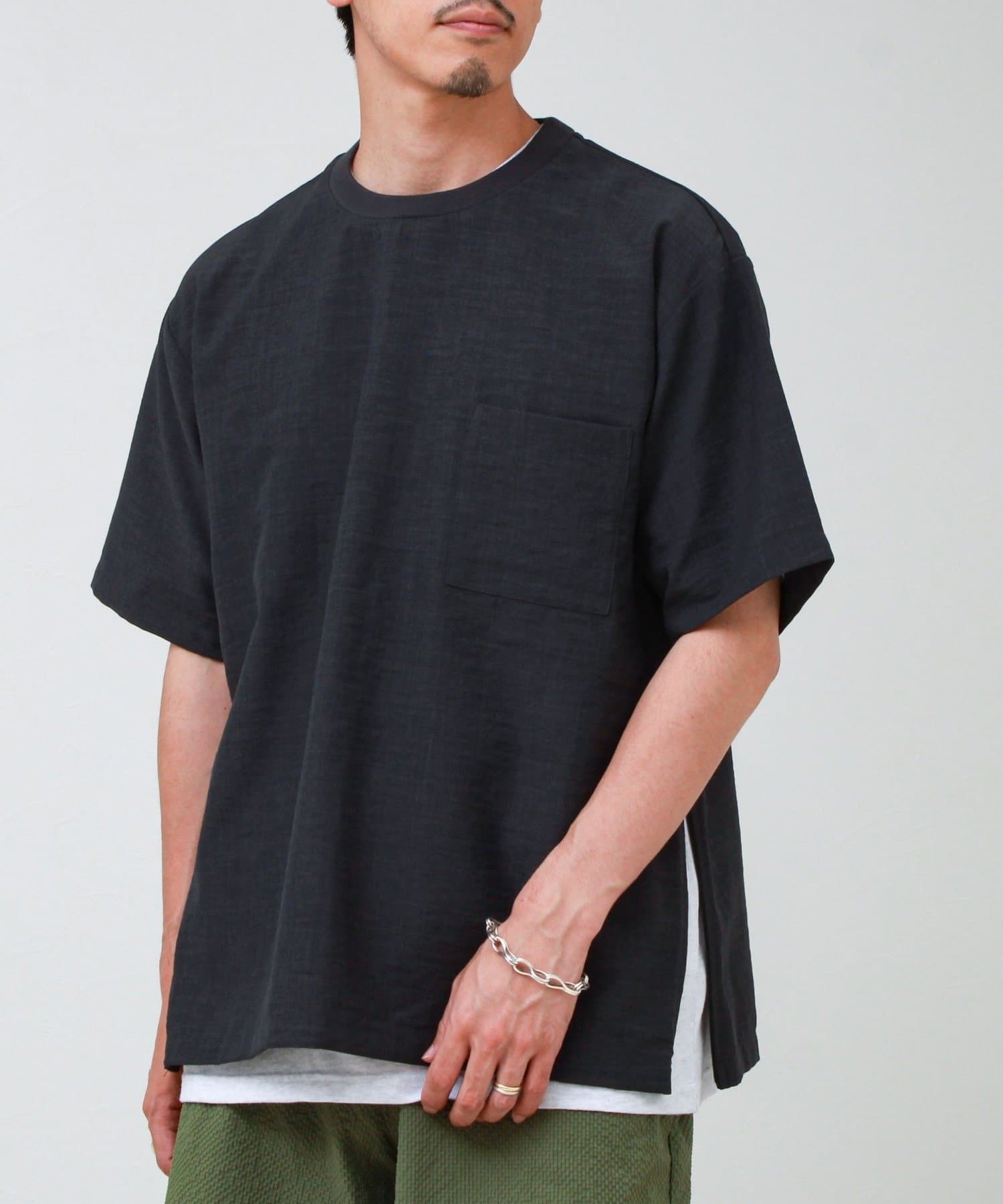 FREDY & GLOSTER(フレディ アンド グロスター) 【布帛ライクできれい見え】麻混サイドジップTシャツ
