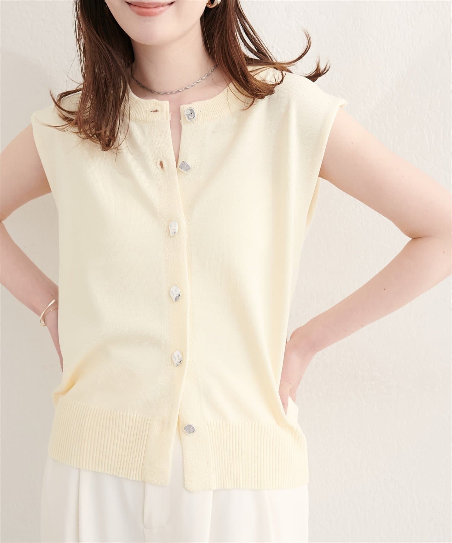 NICE CLAUP / OLIVE des OLIVE OUTLET(ナイスクラップ  / オリーブ デ オリーブ アウトレット) 【natural couture】ニュアンス釦ノースリニット