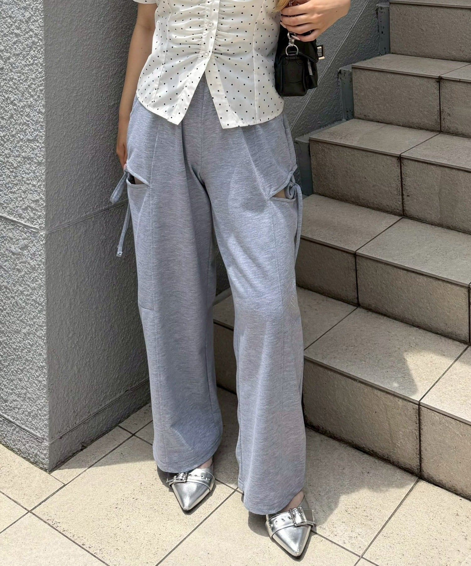 NICE CLAUP / OLIVE des OLIVE OUTLET(ナイスクラップ  / オリーブ デ オリーブ アウトレット) 【continuer】キラキラのスリットカットパンツ