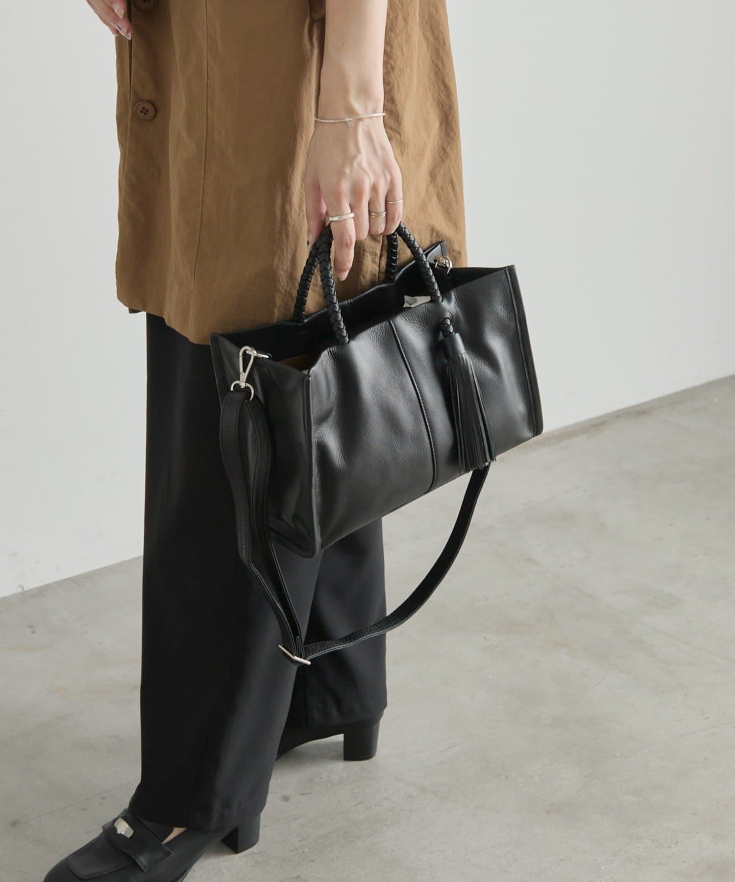 ear PAPILLONNER(イア パピヨネ) <<本革>>マチありタッセルEAZ1051712A0003トートバッグSサイズ