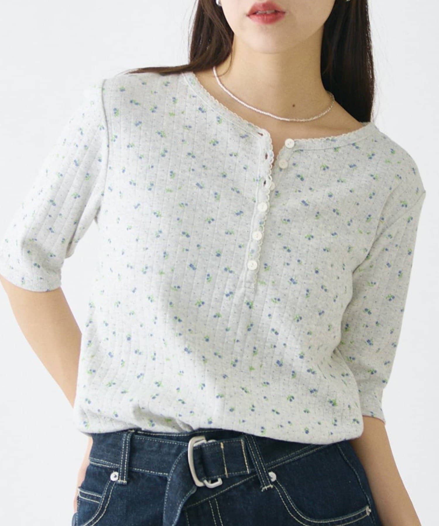 COLONY 2139(コロニー トゥーワンスリーナイン) 小花柄ヘンリーネックTシャツ