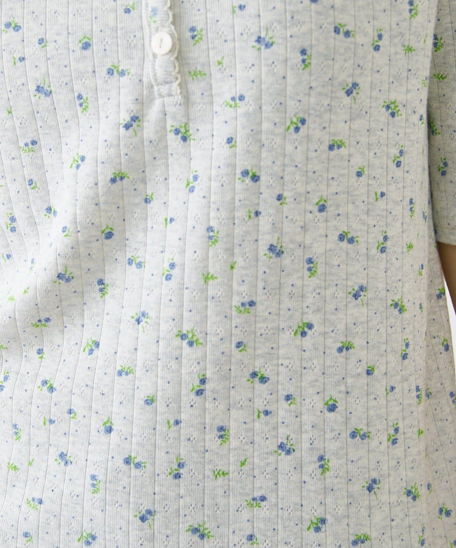COLONY 2139(コロニー トゥーワンスリーナイン) 小花柄ヘンリーネックTシャツ