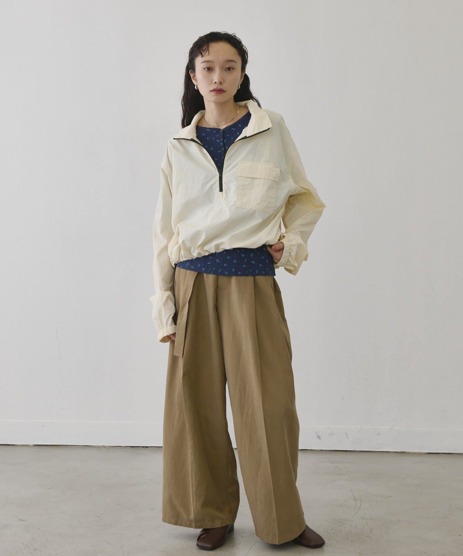 COLONY 2139(コロニー トゥーワンスリーナイン) 小花柄ヘンリーネックTシャツ