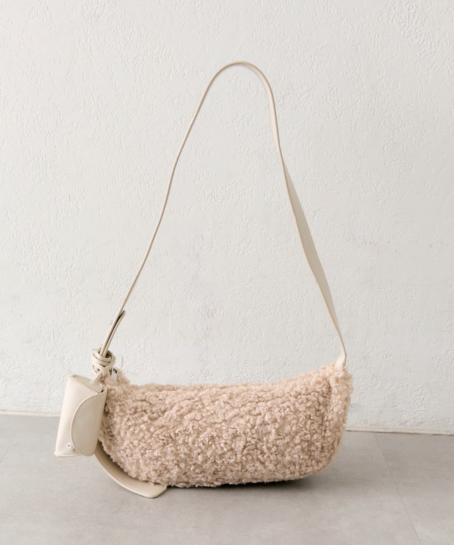 mystic(ミスティック) 《WEB限定/RED》ハーフムーンショルダーBAG