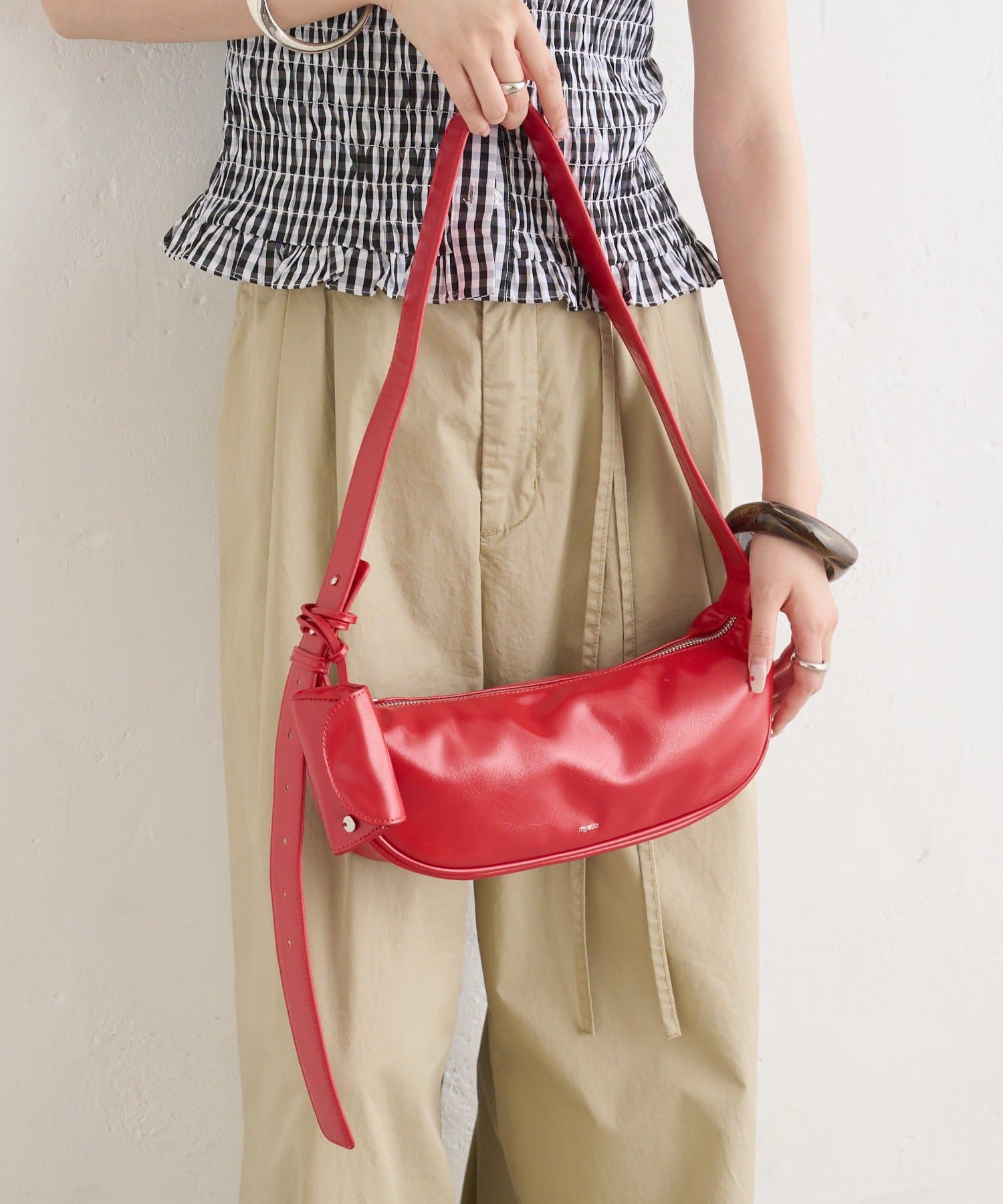 mystic(ミスティック) 《WEB限定/RED》ハーフムーンショルダーBAG