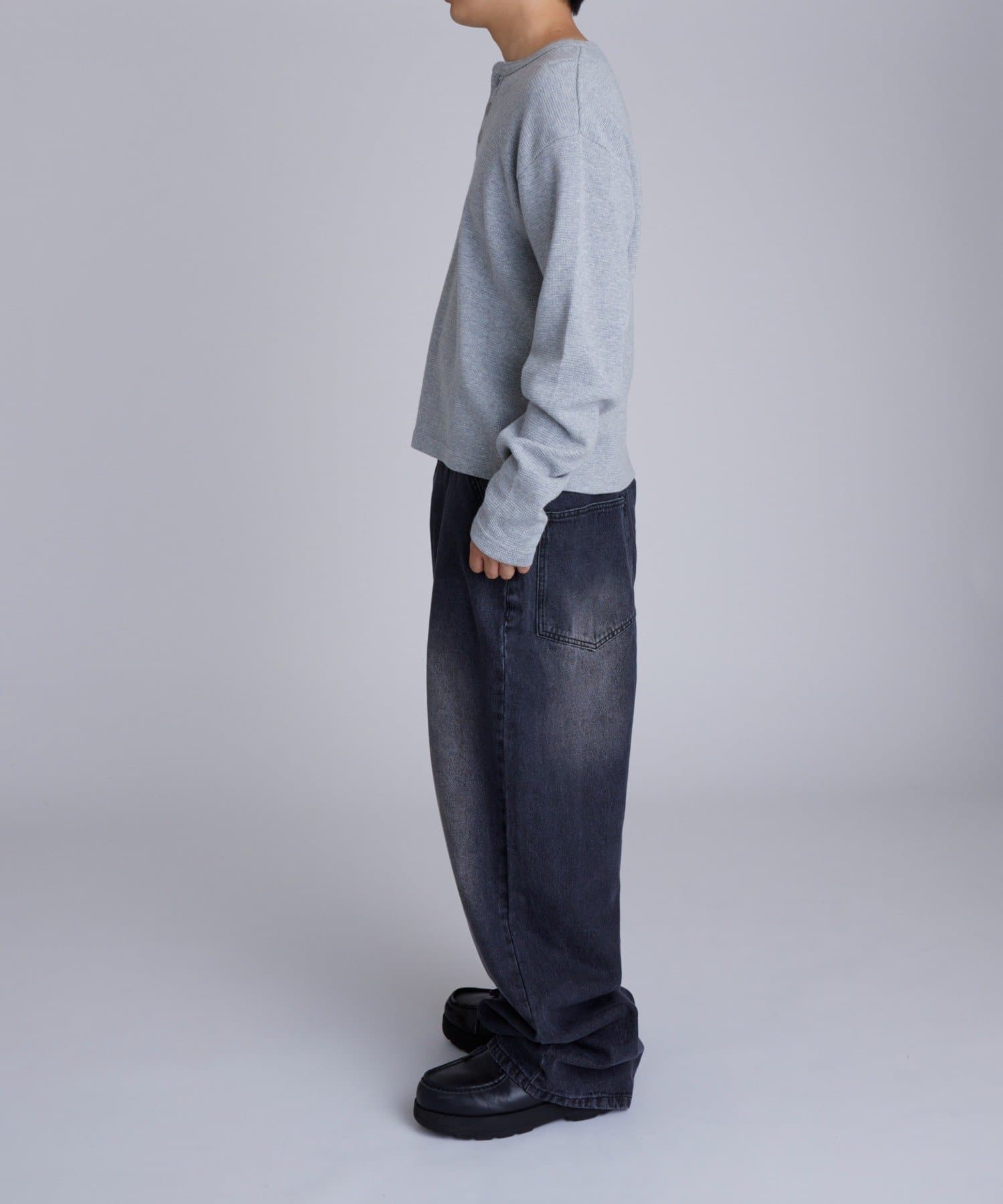 WHO’S WHO gallery(フーズフーギャラリー) 【Sourcream/UNISEX】ワッフルヘンリートップス[26AW]