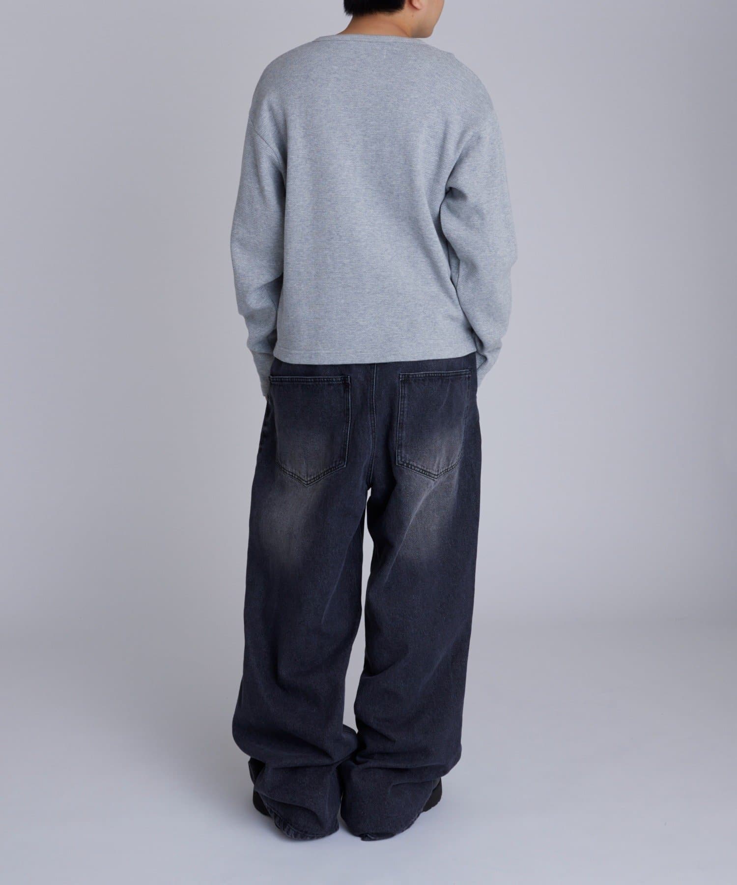 WHO’S WHO gallery(フーズフーギャラリー) 【Sourcream/UNISEX】ワッフルヘンリートップス[26AW]