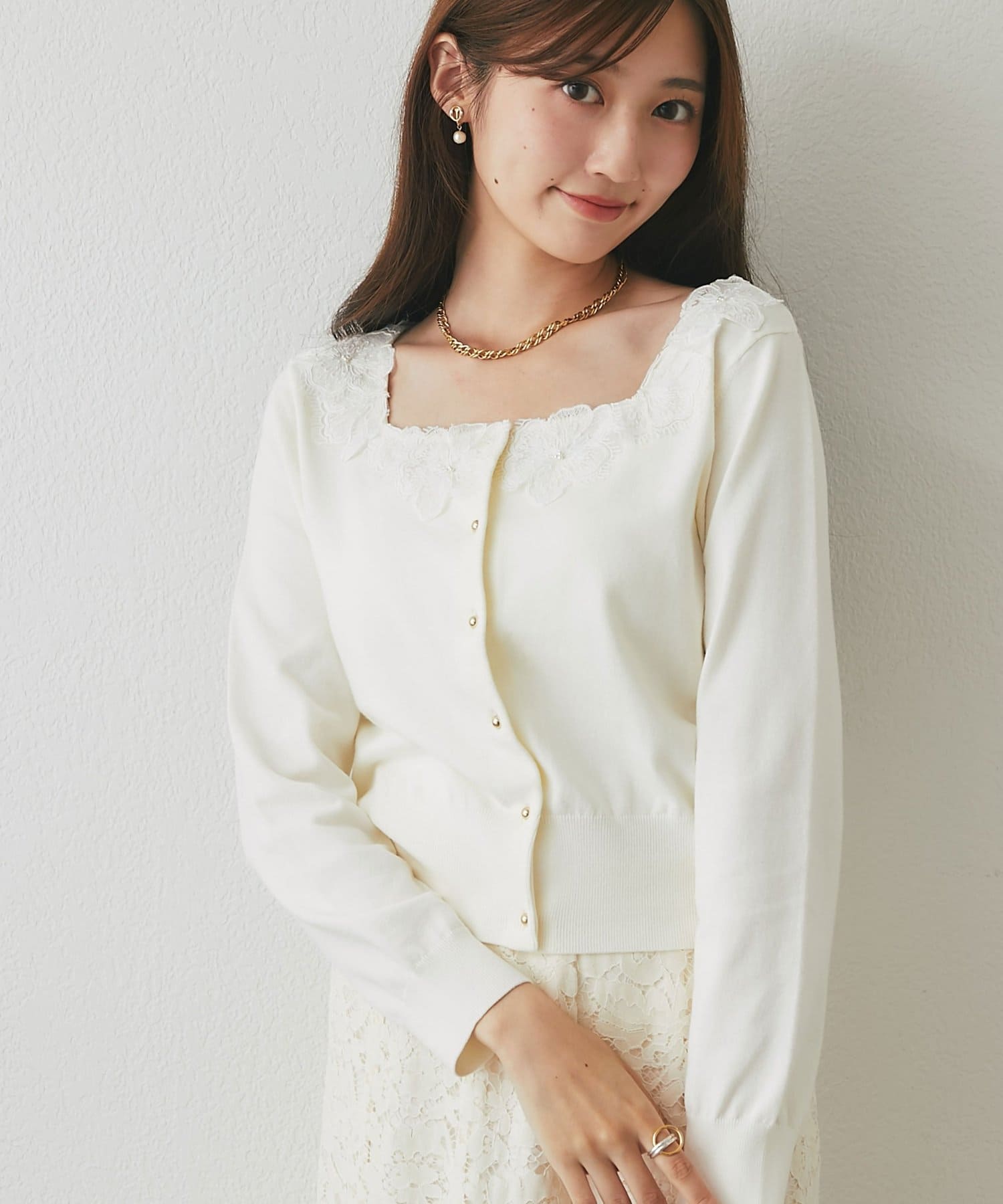 La boutique BonBon(ラブティックボンボン) スクエアネックレース付きカーディガン