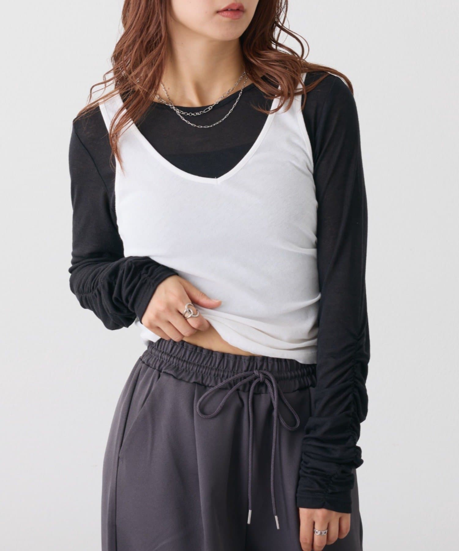 COLONY 2139(コロニー トゥーワンスリーナイン) 【WEB限定】袖シャーリングシアーロングTシャツ