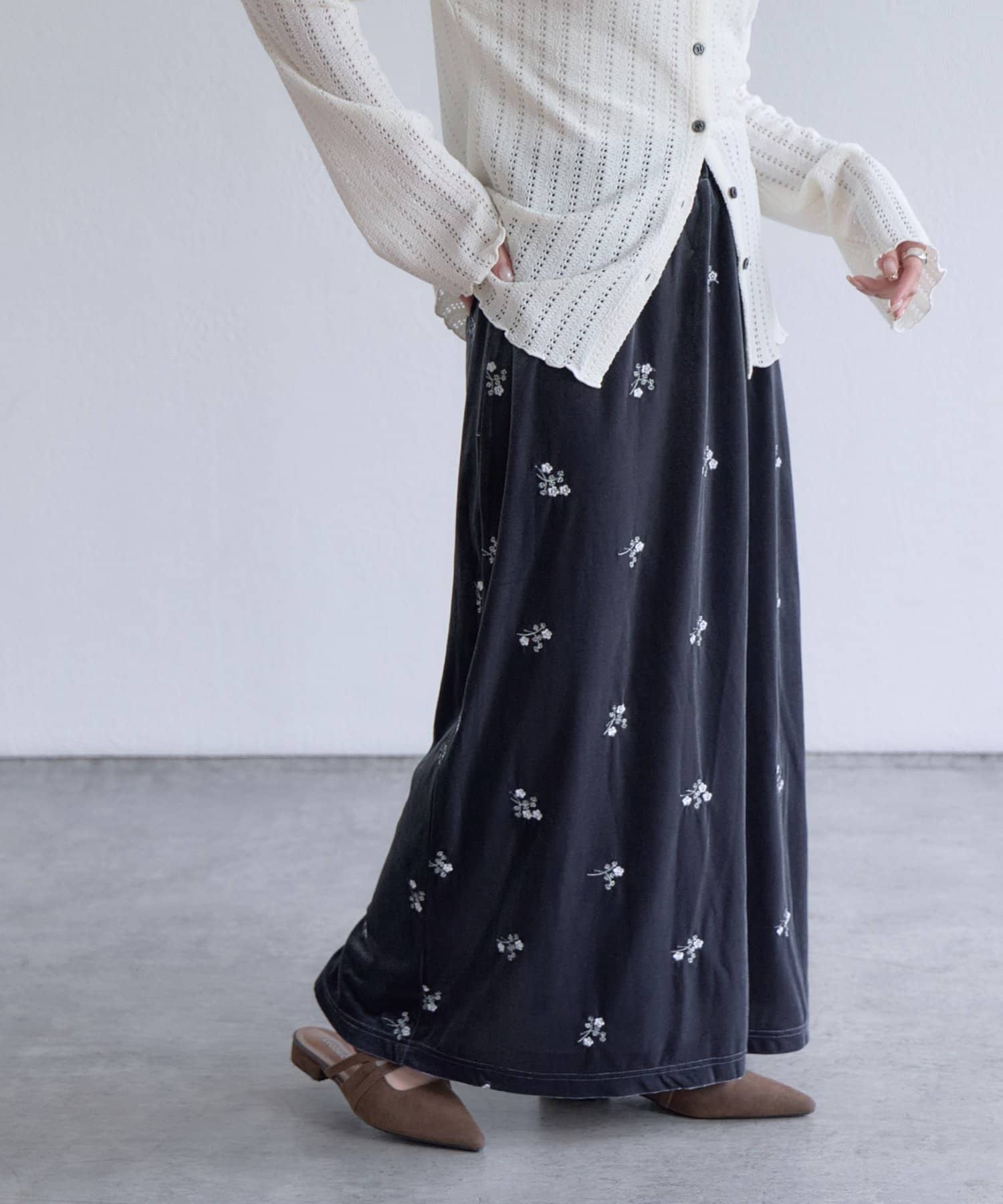 DISCOAT(ディスコート) 【WEB限定】ベロア刺繍ナロースカート