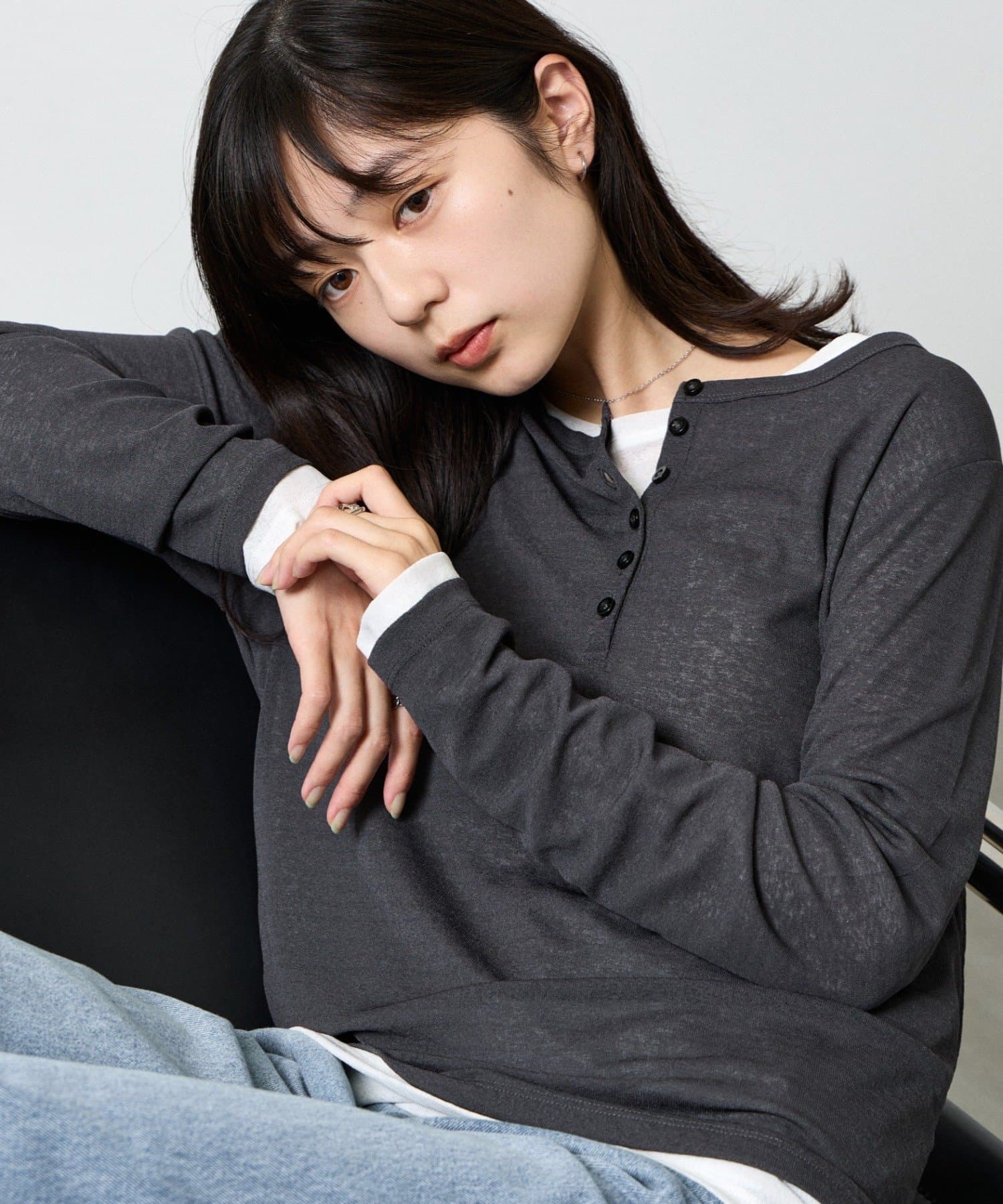 COLONY 2139(コロニー トゥーワンスリーナイン) シアーヘンリーネックTシャツ