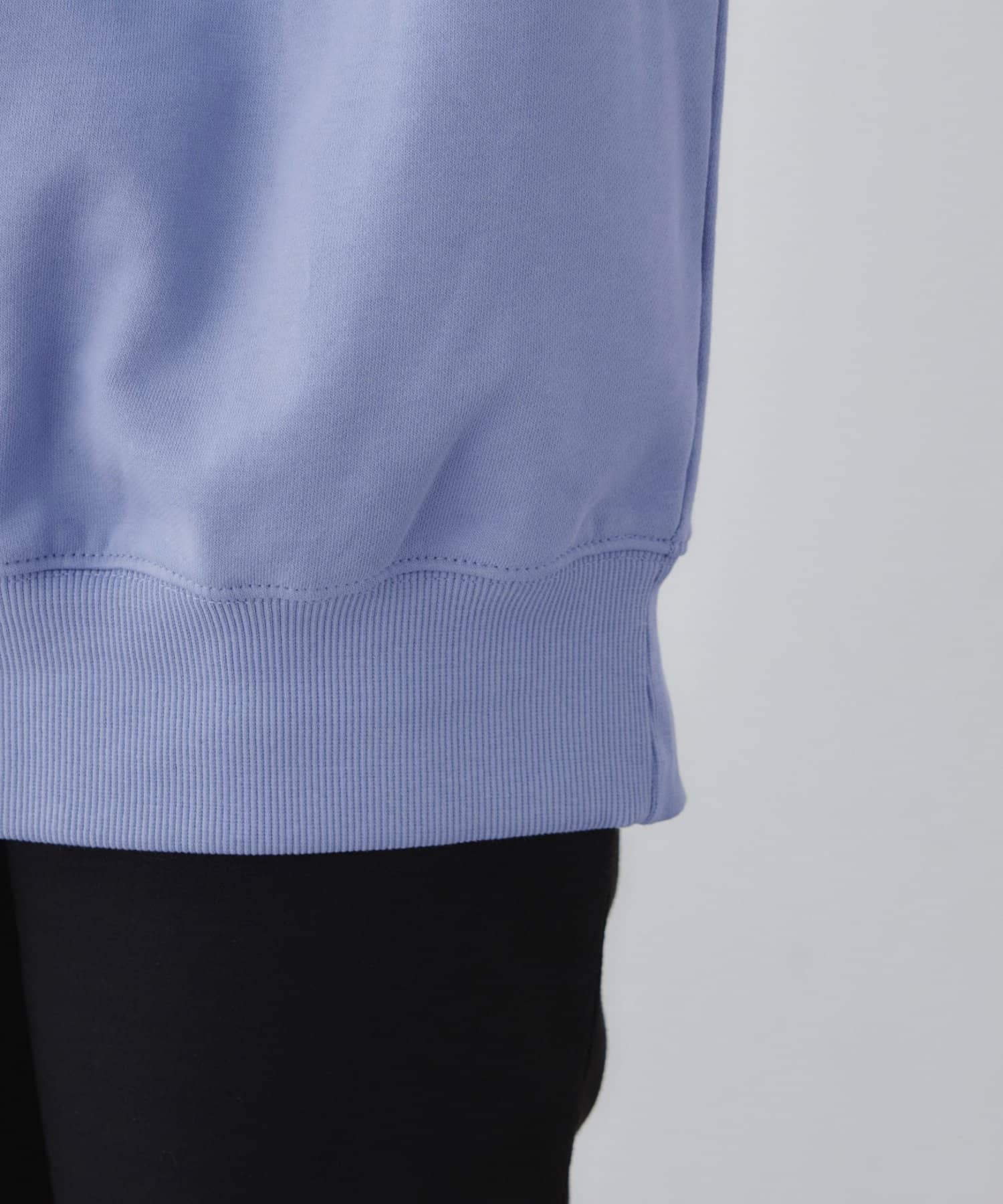 DISCOAT(ディスコート) ワンポイント刺繍カラースウェット《ユニセックス》