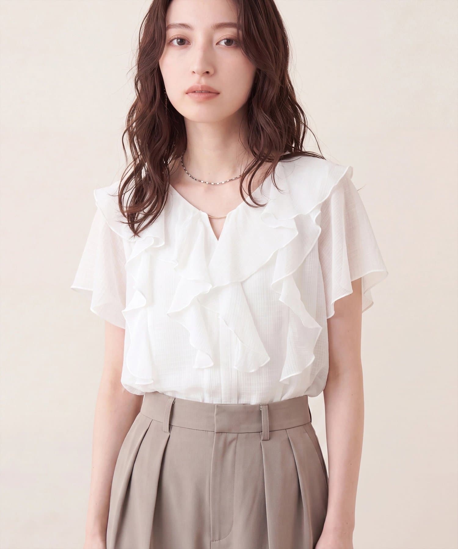 natural couture(ナチュラルクチュール) フロントバー付きフリルブラウス