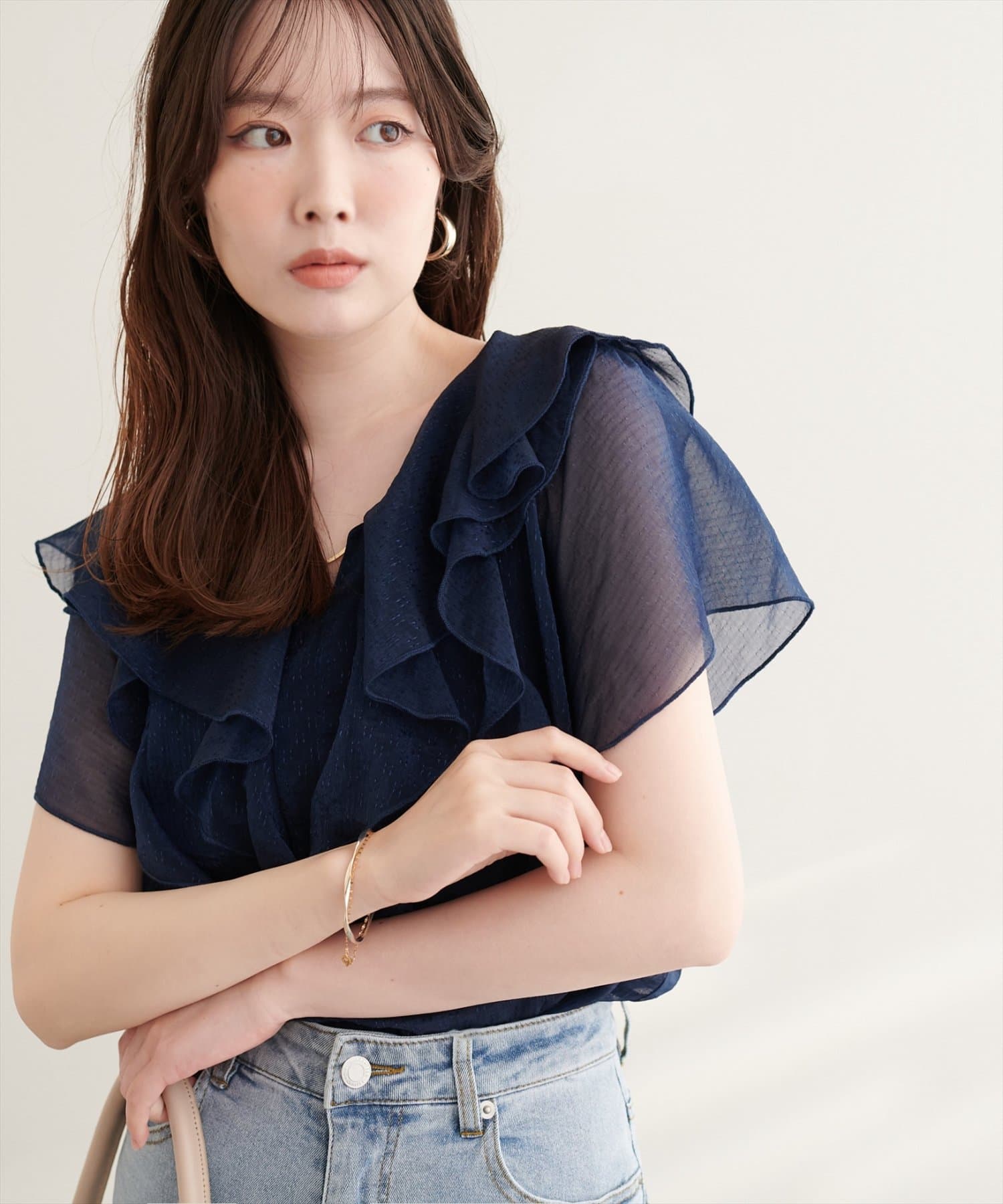 natural couture(ナチュラルクチュール) フロントバー付きフリルブラウス