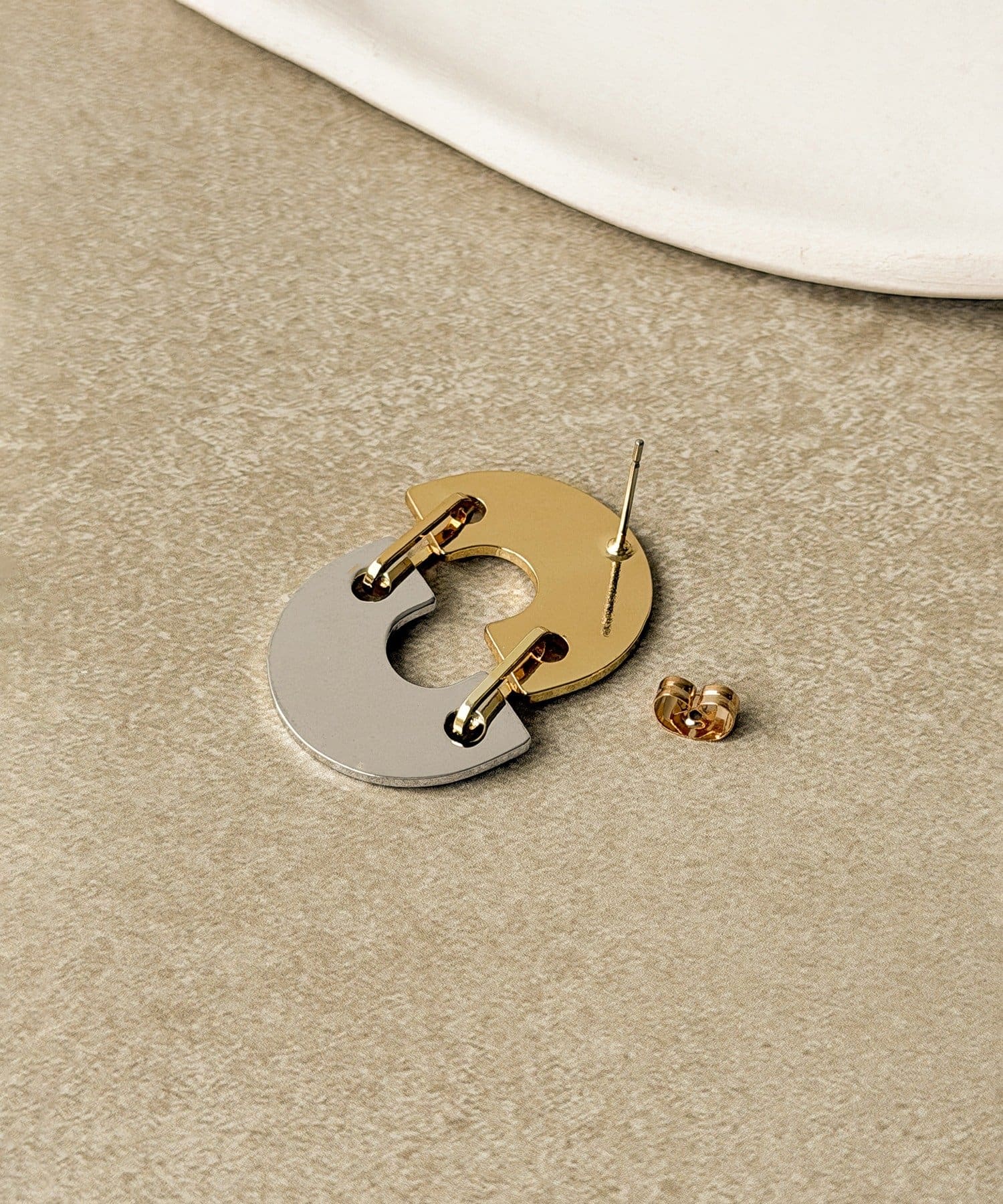 3COINS(スリーコインズ) コンビカラー半円パーツピアス