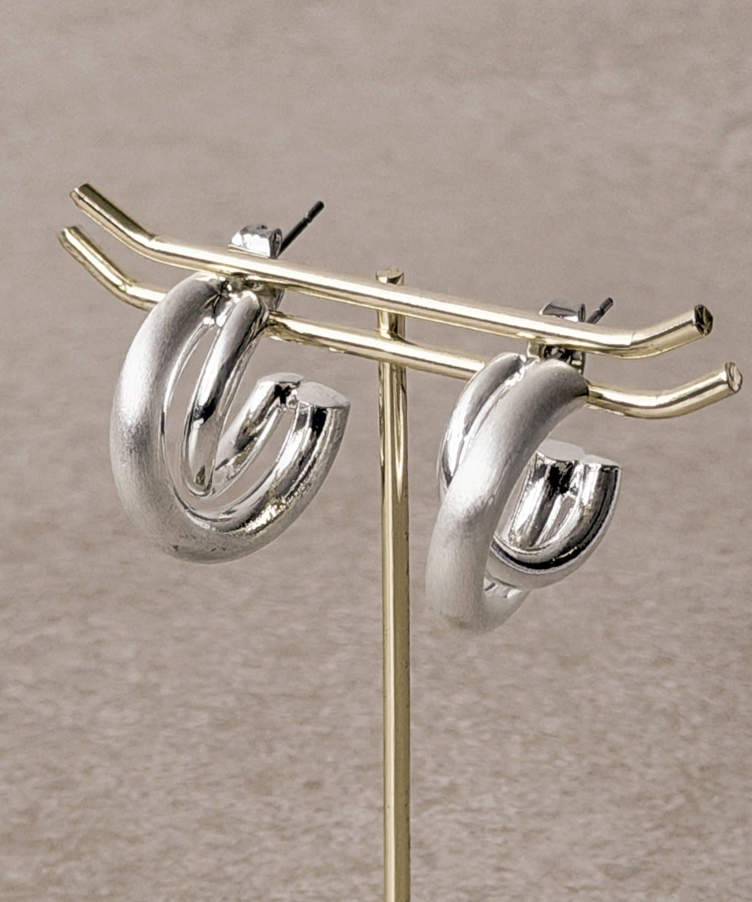 3COINS(スリーコインズ) サティーナ加工フープピアス