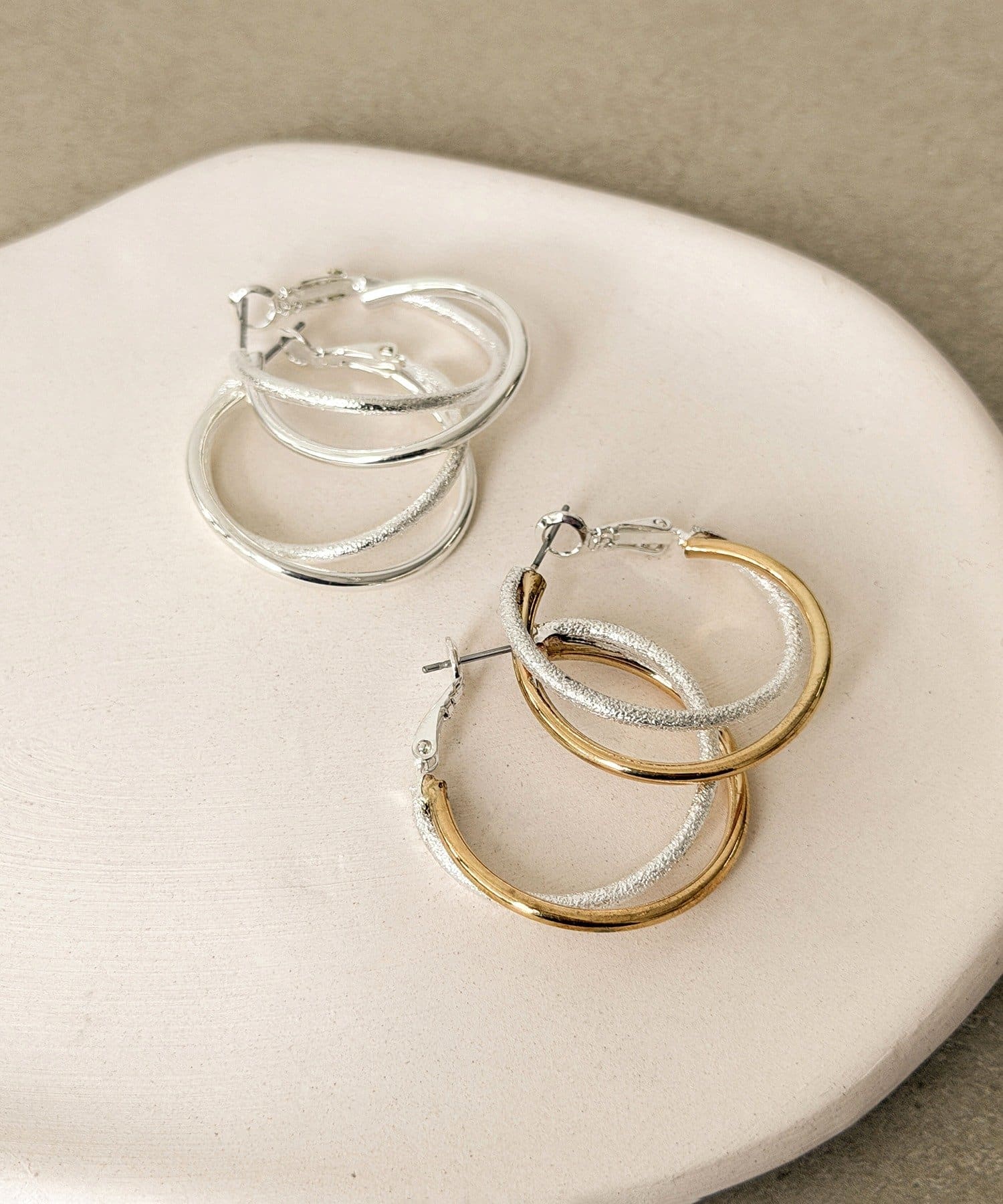 3COINS(スリーコインズ) ツートーンダブルフープピアス