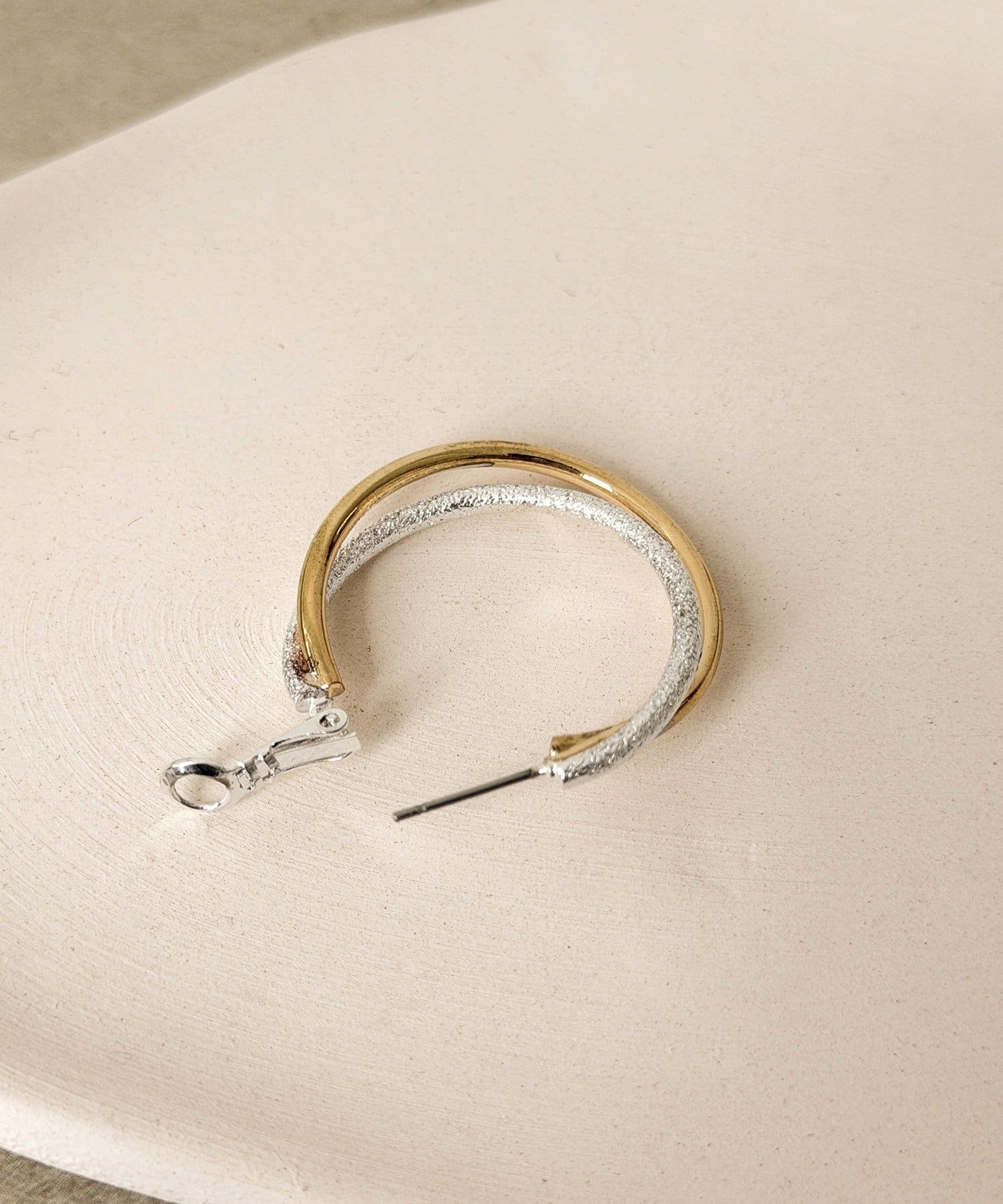 3COINS(スリーコインズ) ツートーンダブルフープピアス