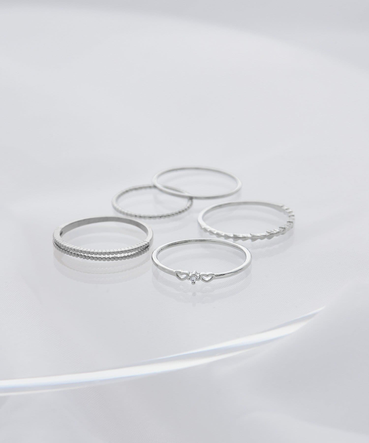 3COINS(スリーコインズ) リングビジュー付ハート5個セット