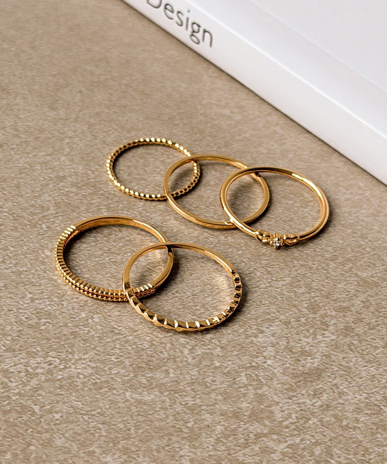 3COINS(スリーコインズ) リングビジュー付ハート5個セット