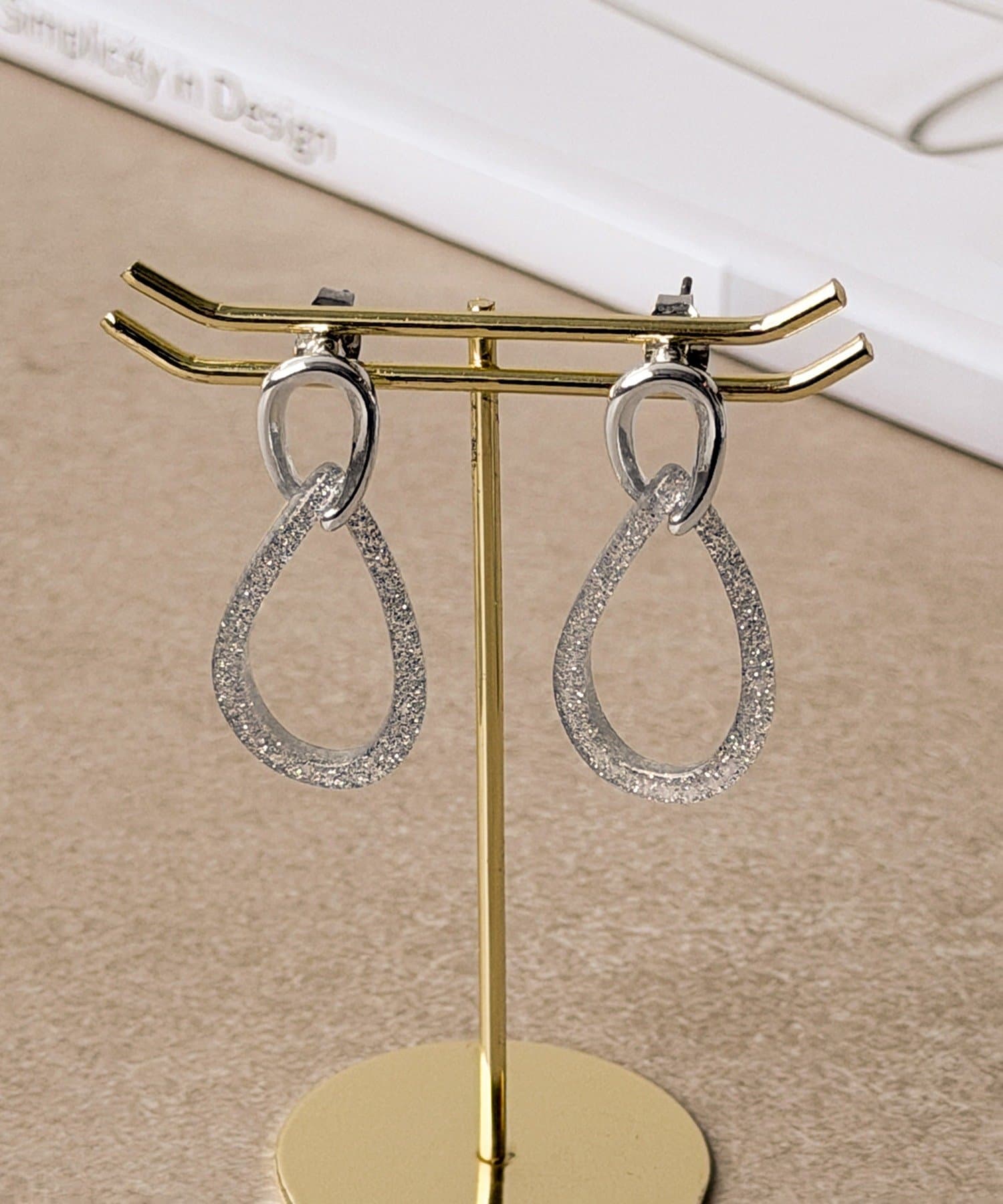 3COINS(スリーコインズ) ラメドロップピアス