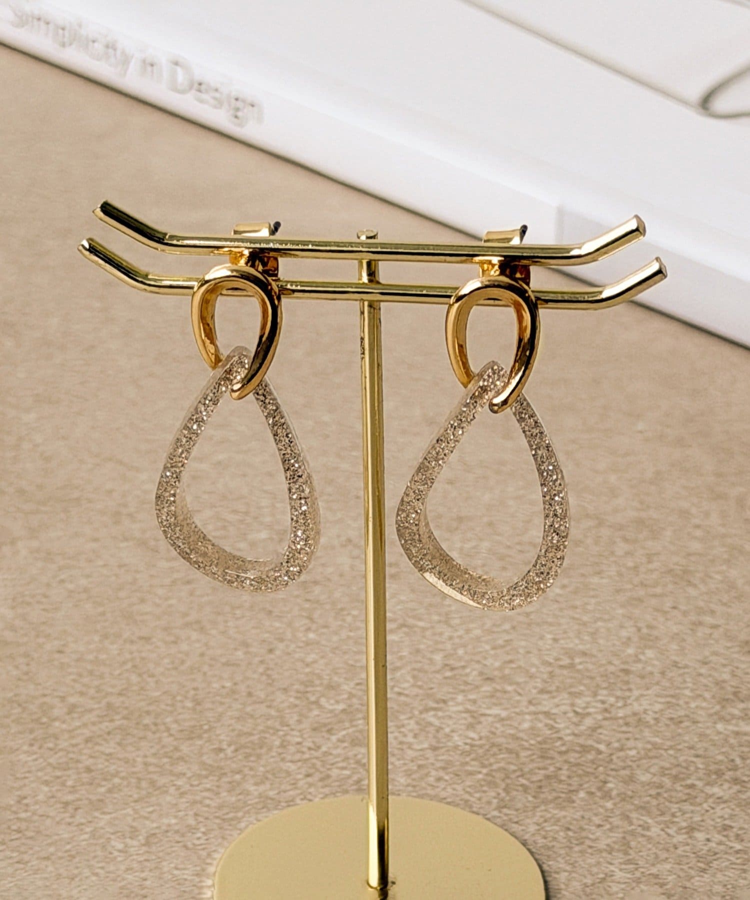 3COINS(スリーコインズ) ラメドロップピアス