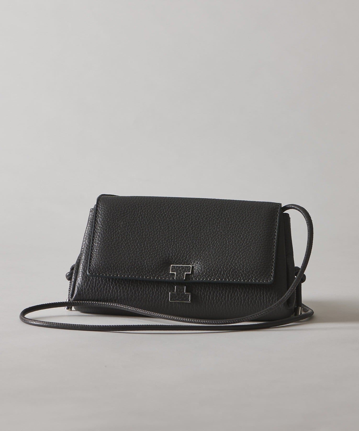 IACUCCI(イアクッチ) 【coming soon】アバ ウォレットショルダー CERVO