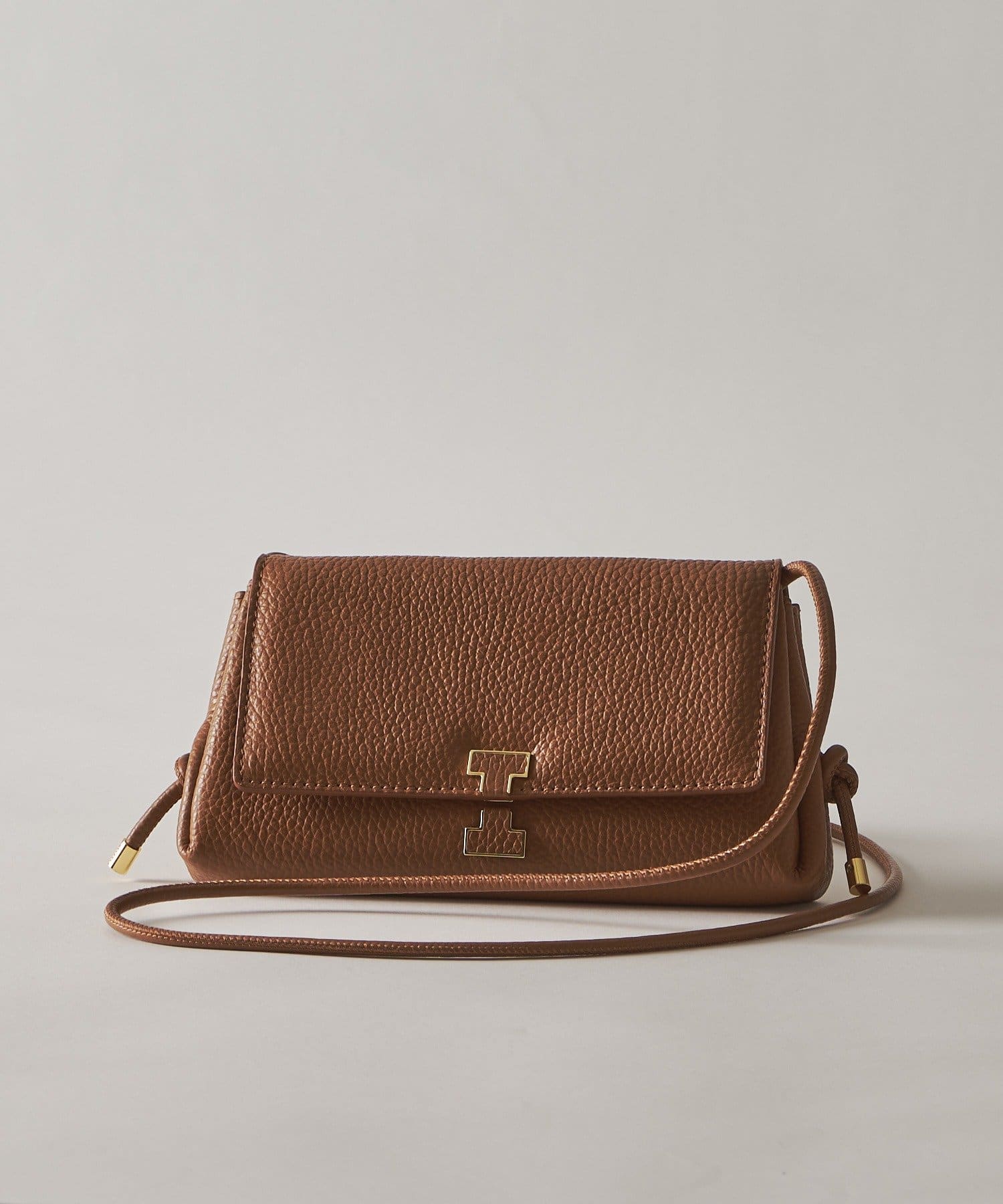 IACUCCI(イアクッチ) アバ ウォレットショルダー CERVO