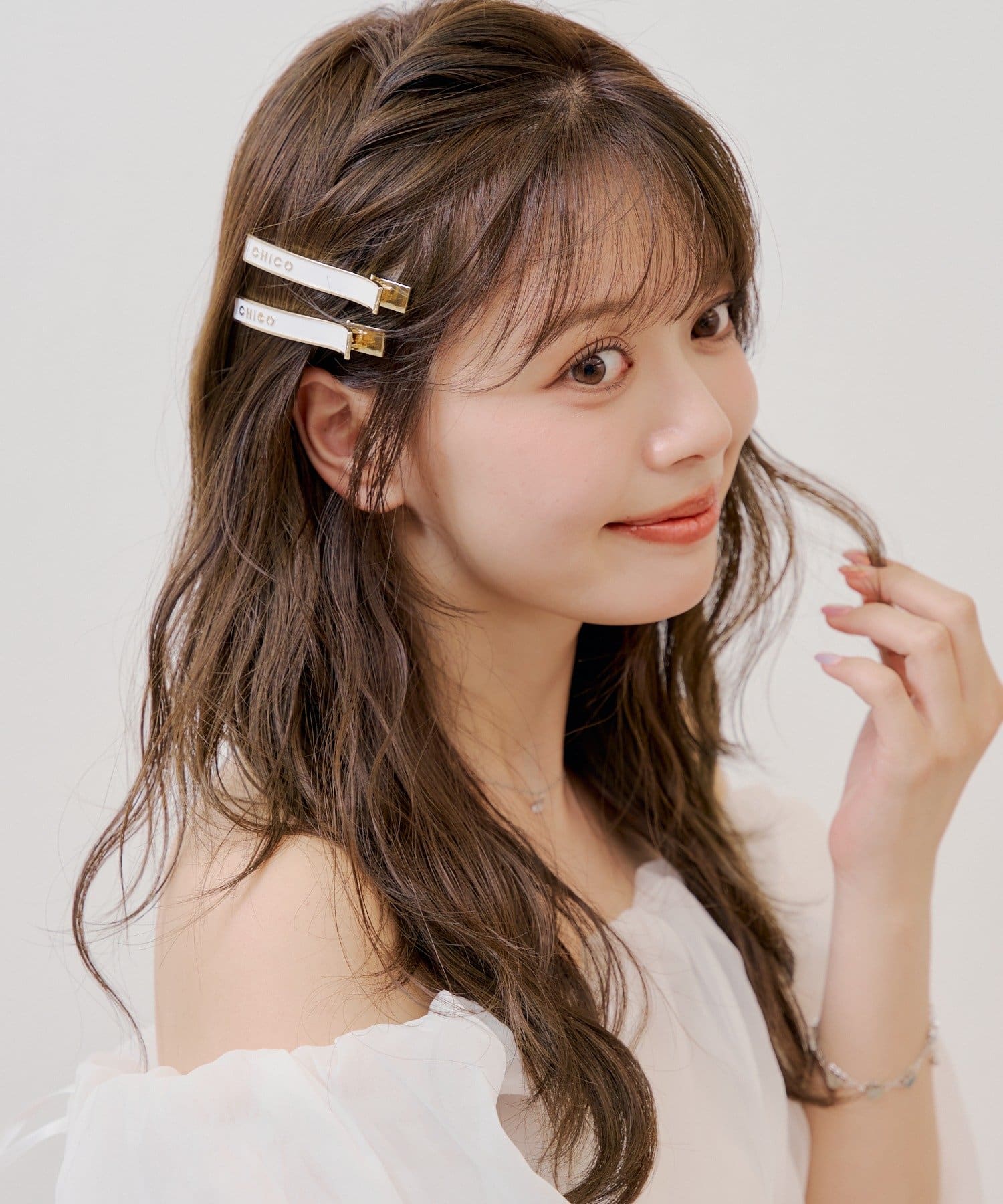 nite alcoveアイボリー装飾ヘアピンセット（4個セット） Chico】ロゴ付きヘアピンセット | OUTLET(アウトレット)レディース