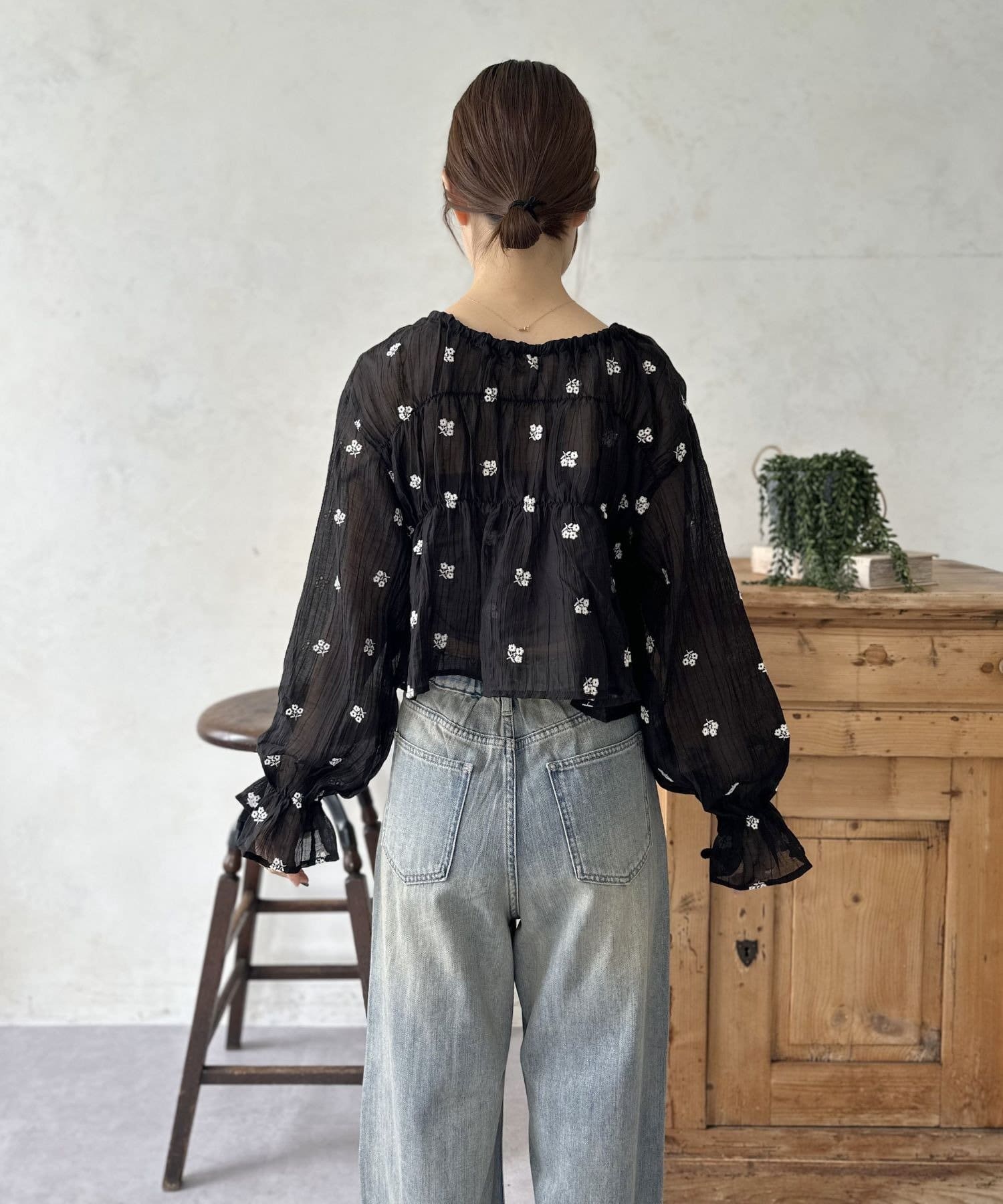 LOCUST(ローカスト) 【トレンドアイテム】ヨウリュウ刺繡リボンブラウス