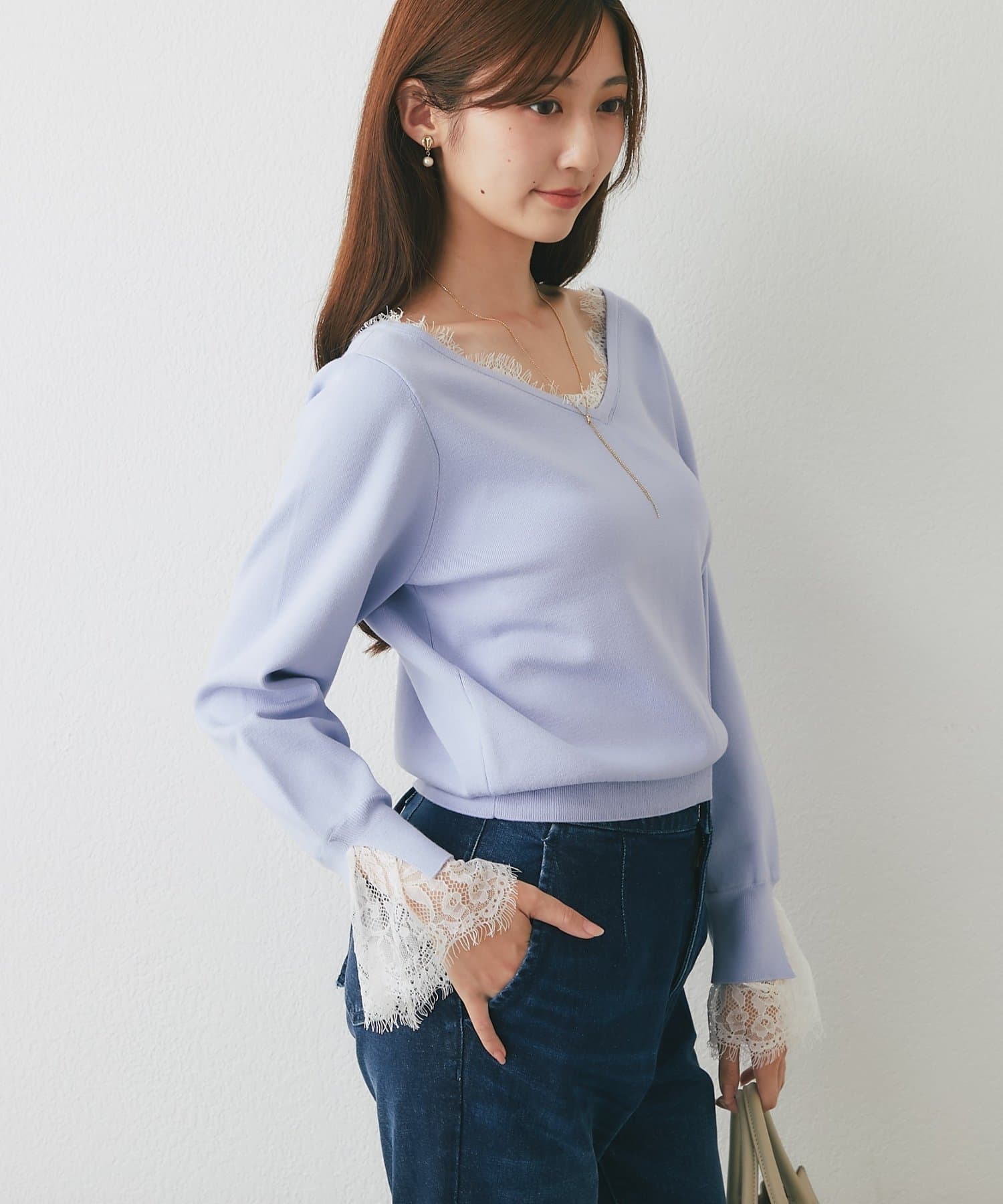 La boutique BonBon(ラブティックボンボン) レース付きVネックニット