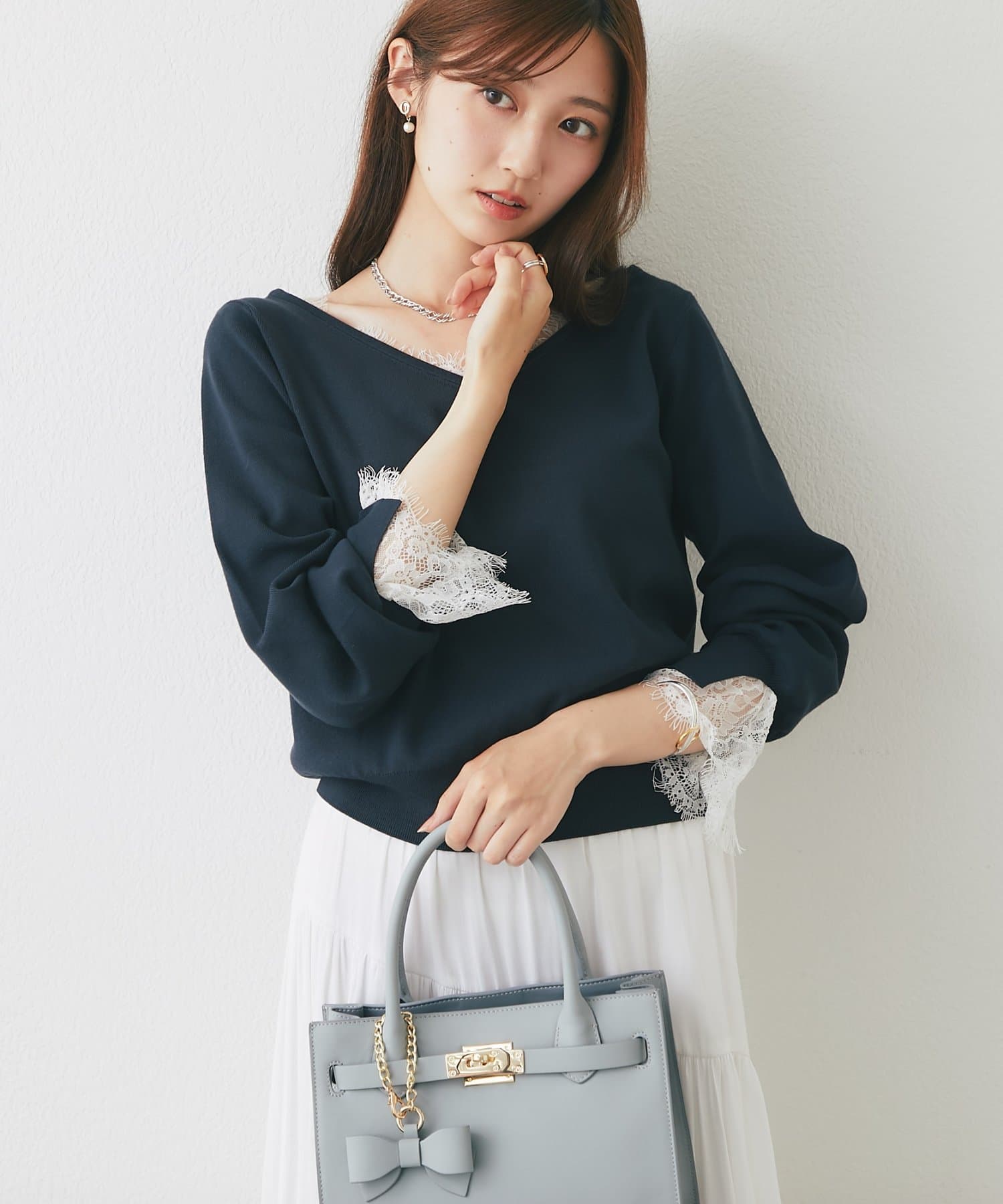 La boutique BonBon(ラブティックボンボン) レース付きVネックニット