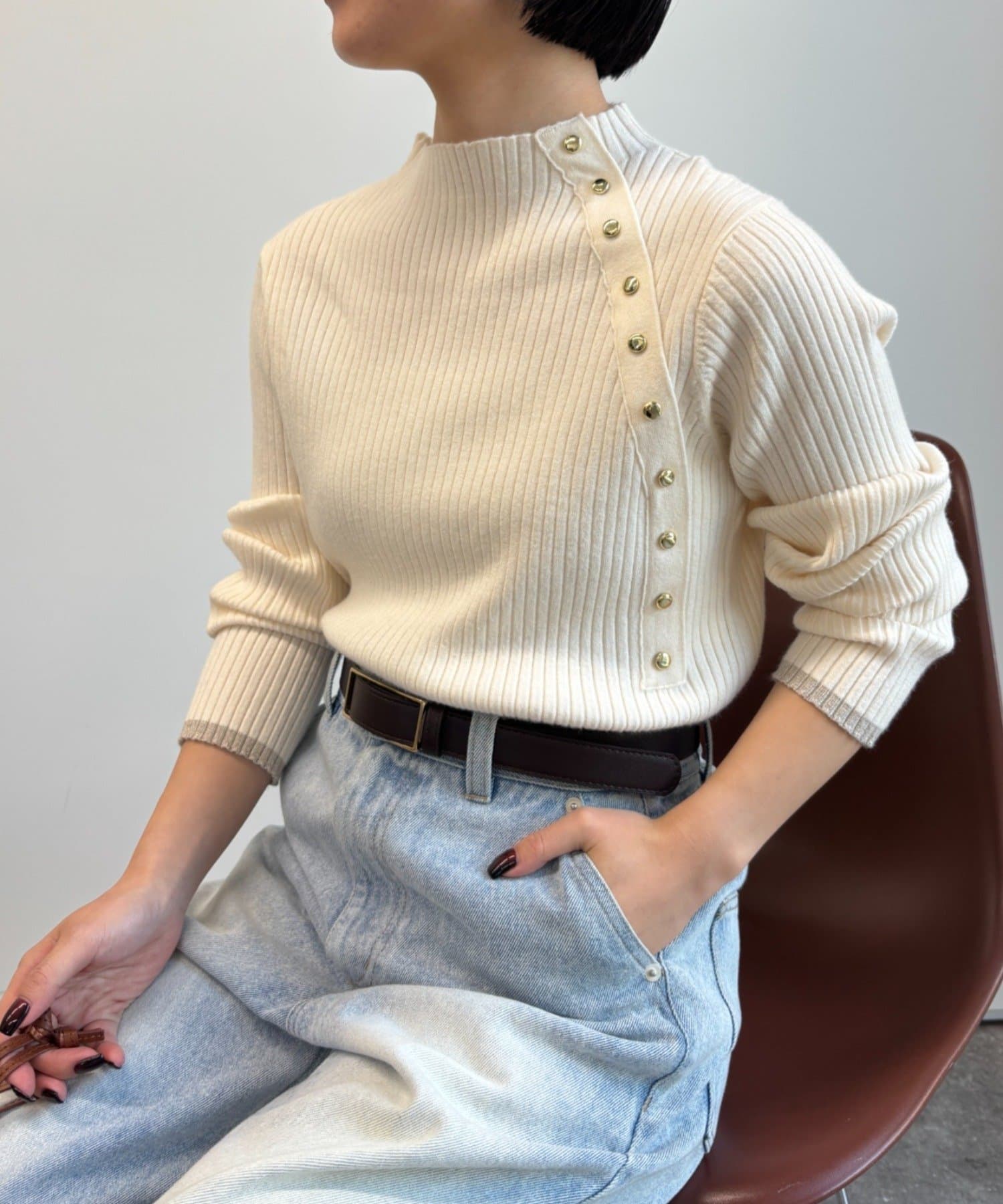 Jena　espace merveilleux(ジェナ　エスパスメルヴェイユ) 金ボタンリブニット
