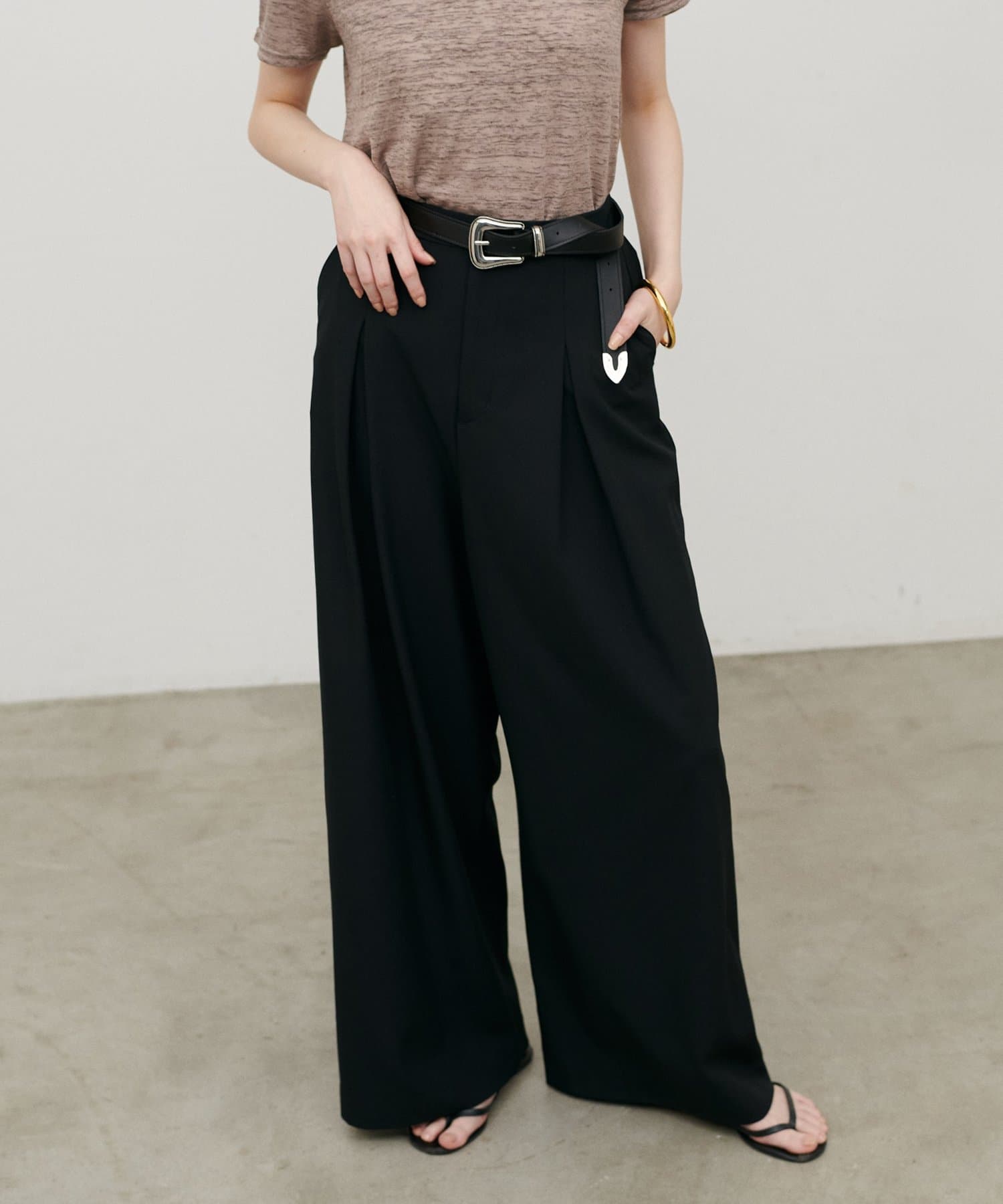 LARUTA(ラルータ) BOXタックワイドパンツ
