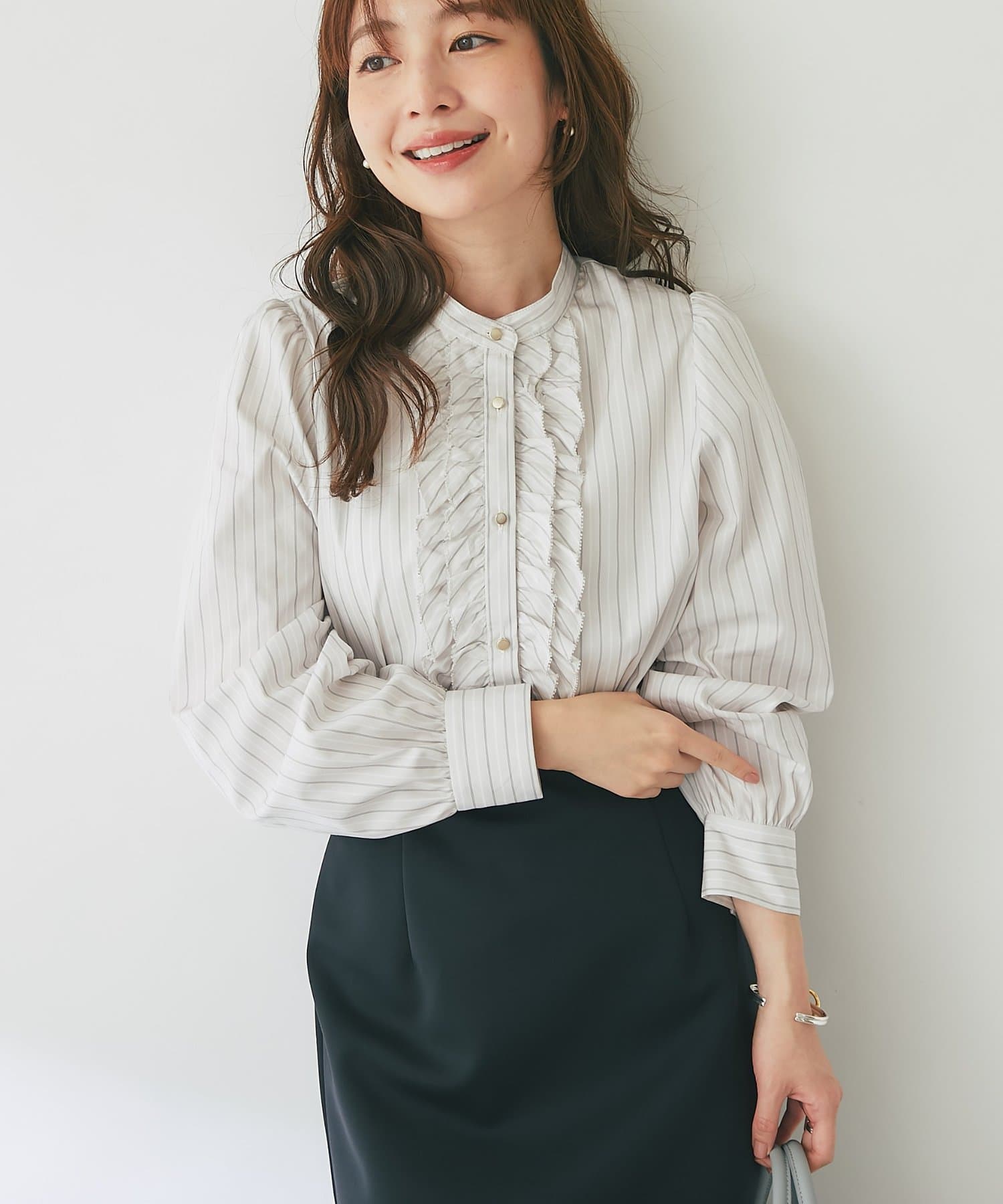 La boutique BonBon(ラブティックボンボン) ストライプフロントフリルブラウス
