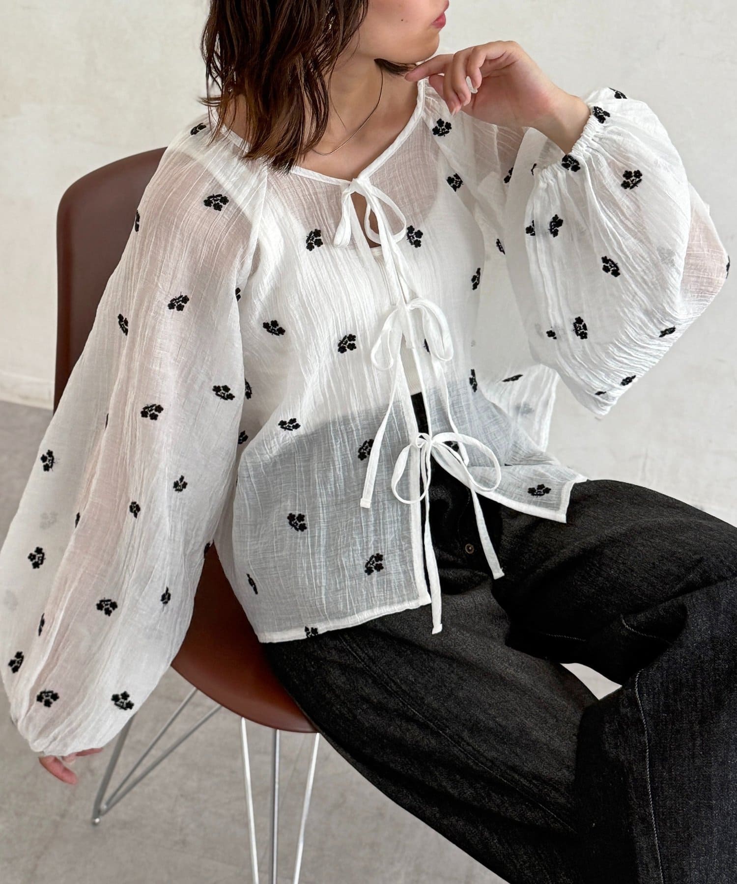 CPCM(シーピーシーエム) 【前後2WAY】刺繍ワッシャー前リボンブラウス