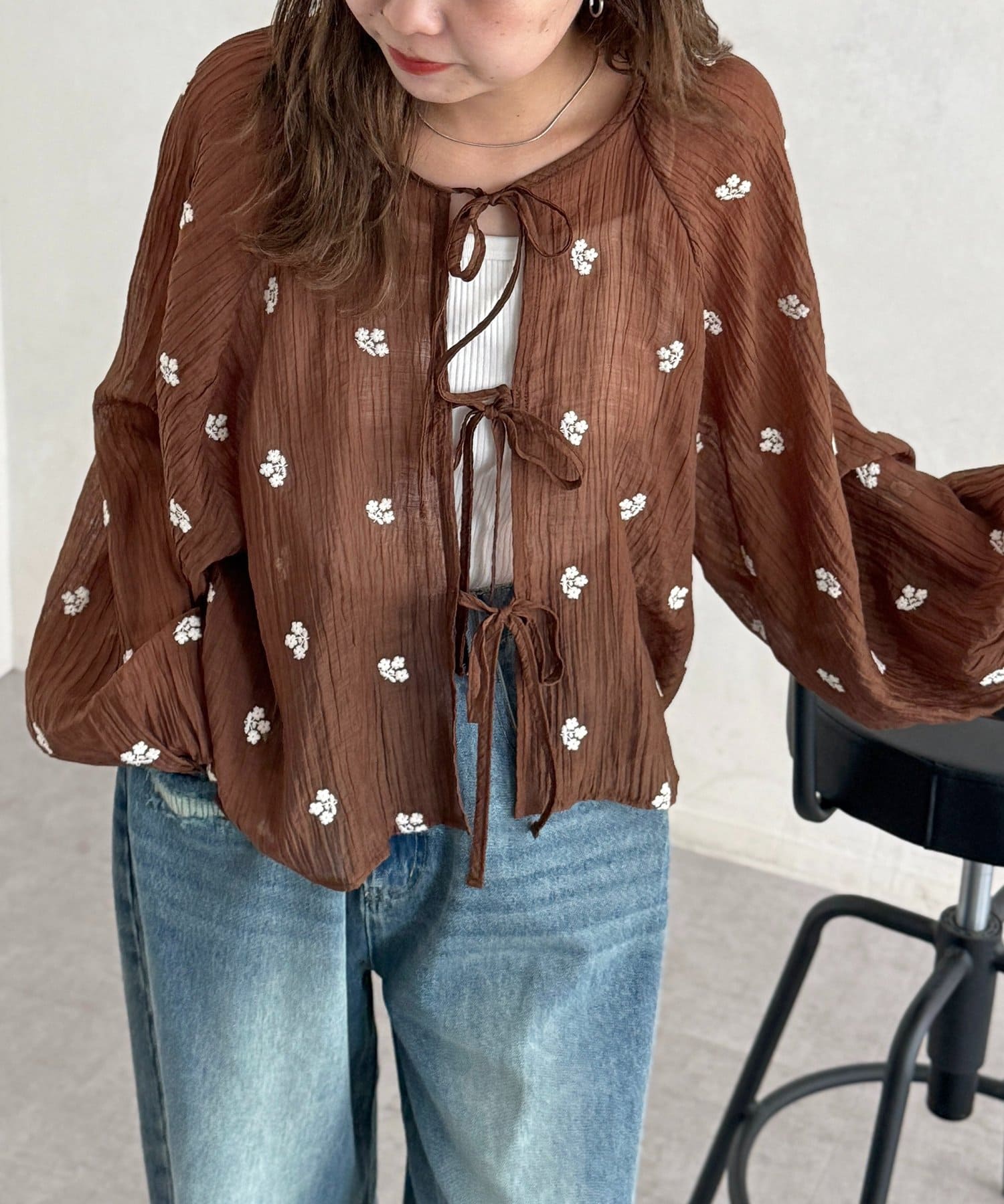 CPCM(シーピーシーエム) 【前後2WAY】刺繍ワッシャー前リボンブラウス