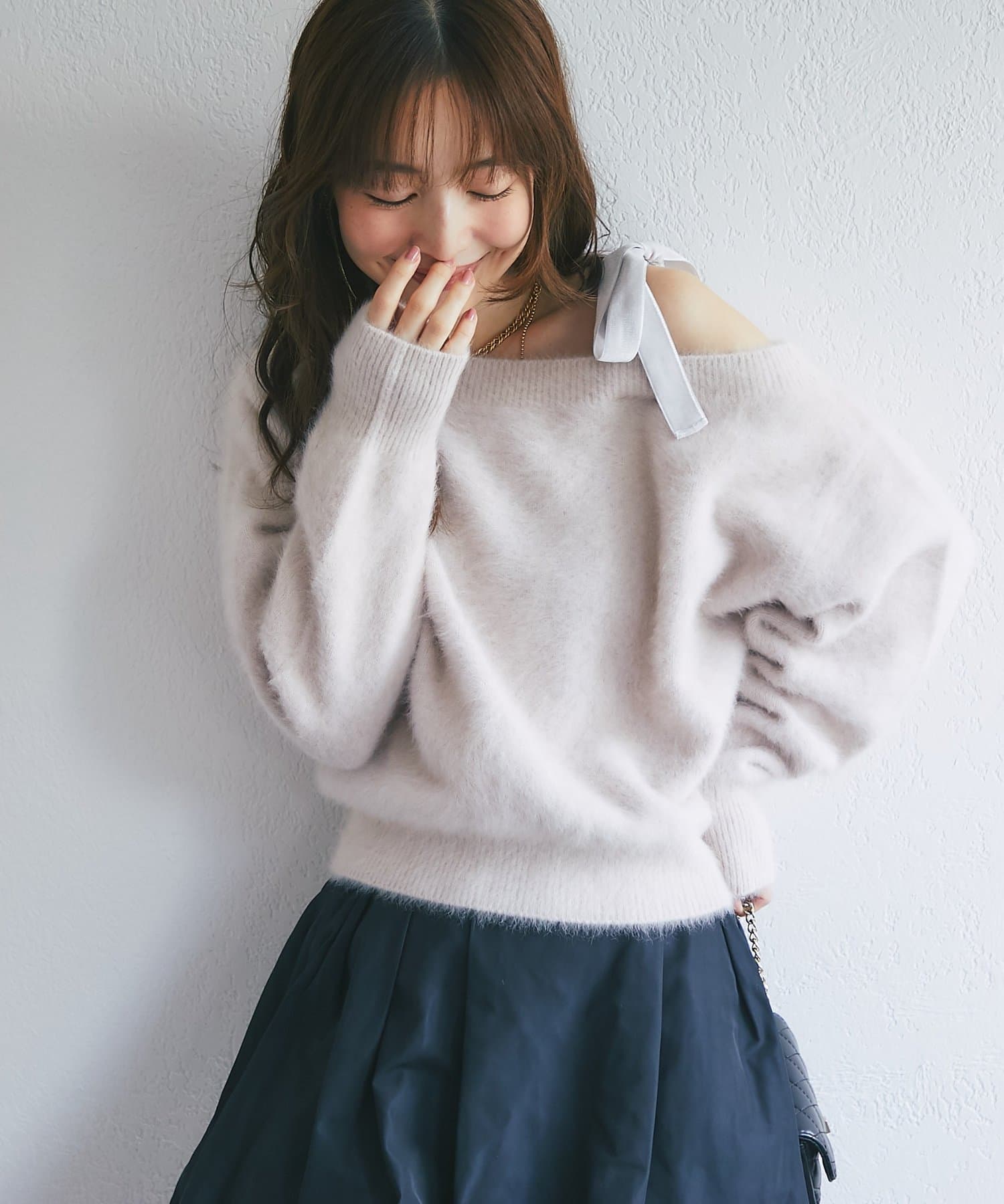 La boutique BonBon(ラブティックボンボン) へアリーウールカシミヤ混ワンショルリボンニット