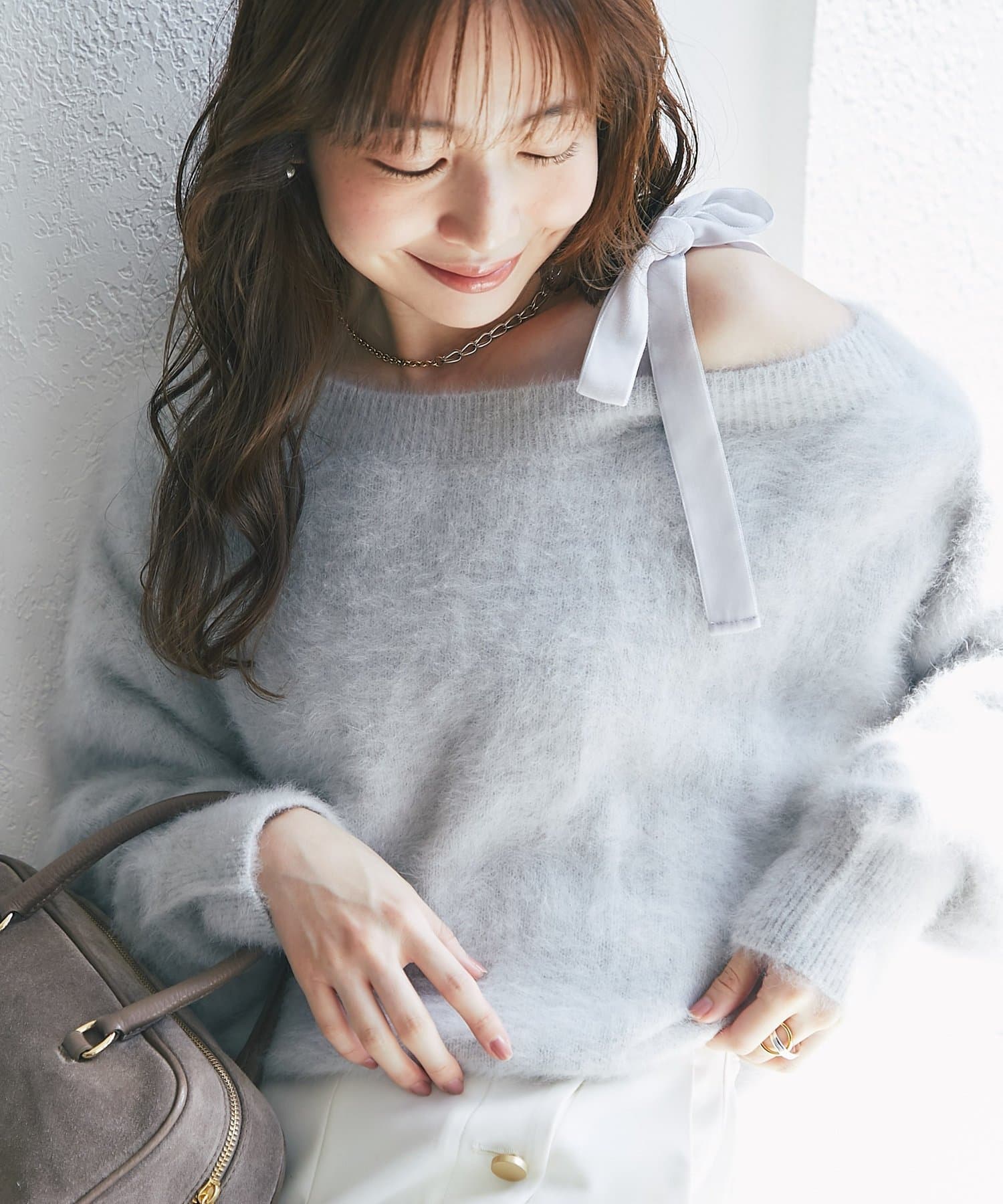 La boutique BonBon(ラブティックボンボン) へアリーウールカシミヤ混ワンショルリボンニット