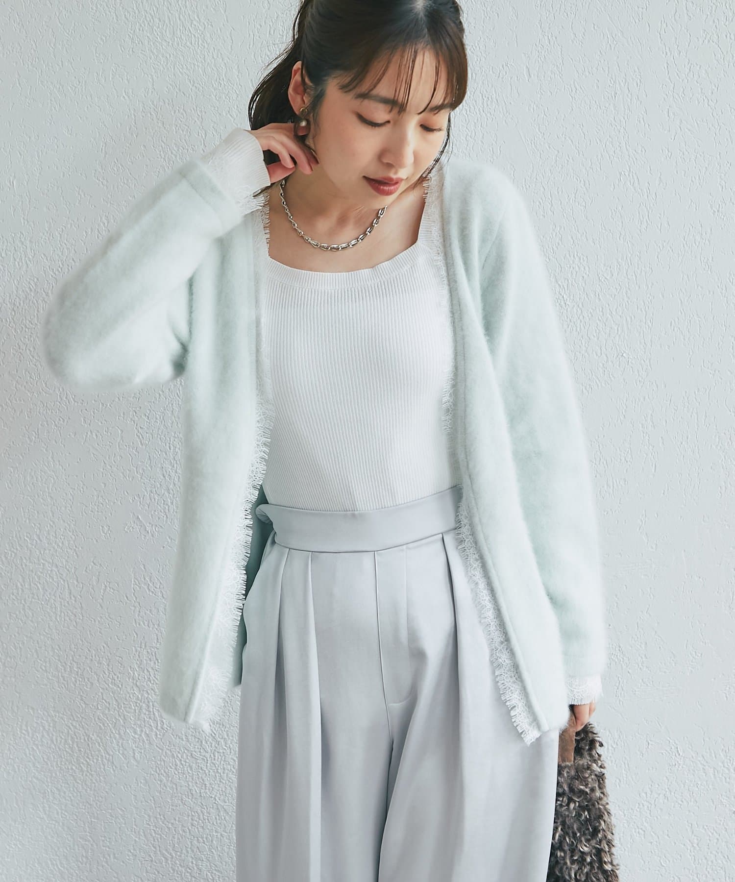 La boutique BonBon(ラブティックボンボン) ヘアリーウールカシミヤ混レースミドルカーディガン