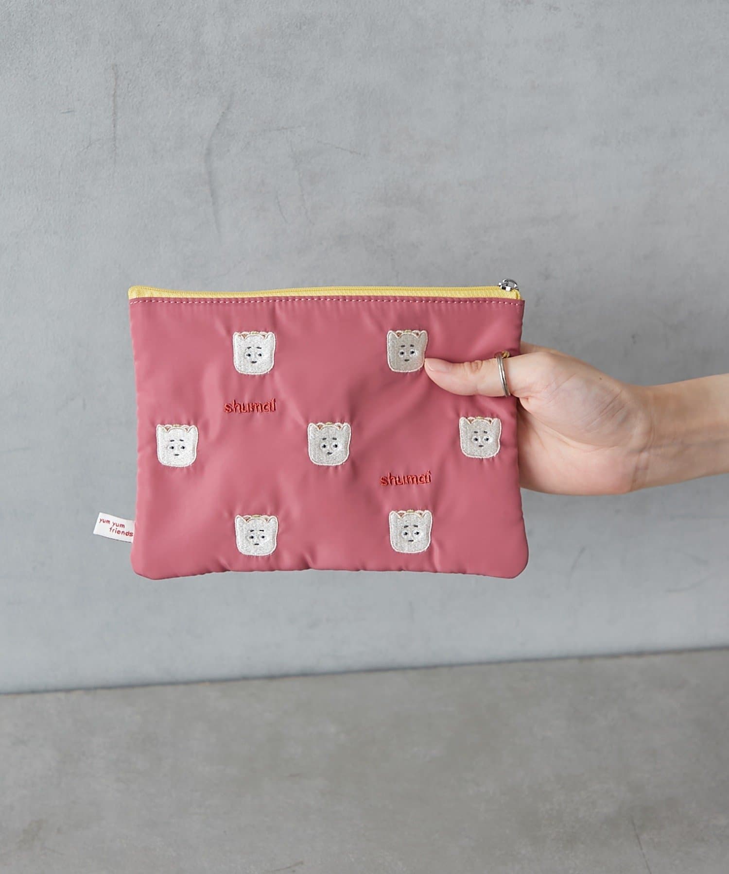 BIRTHDAY BAR(バースデイバー) YUM YUM FRIENDS 刺繍ポーチ