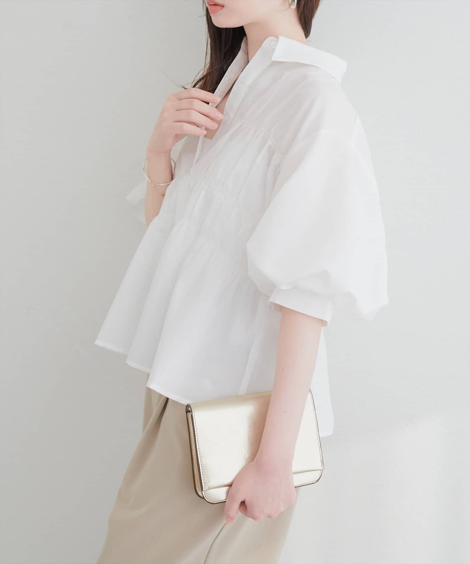 natural couture(ナチュラルクチュール) TCブロードシャーリングパフスリーブブラウス