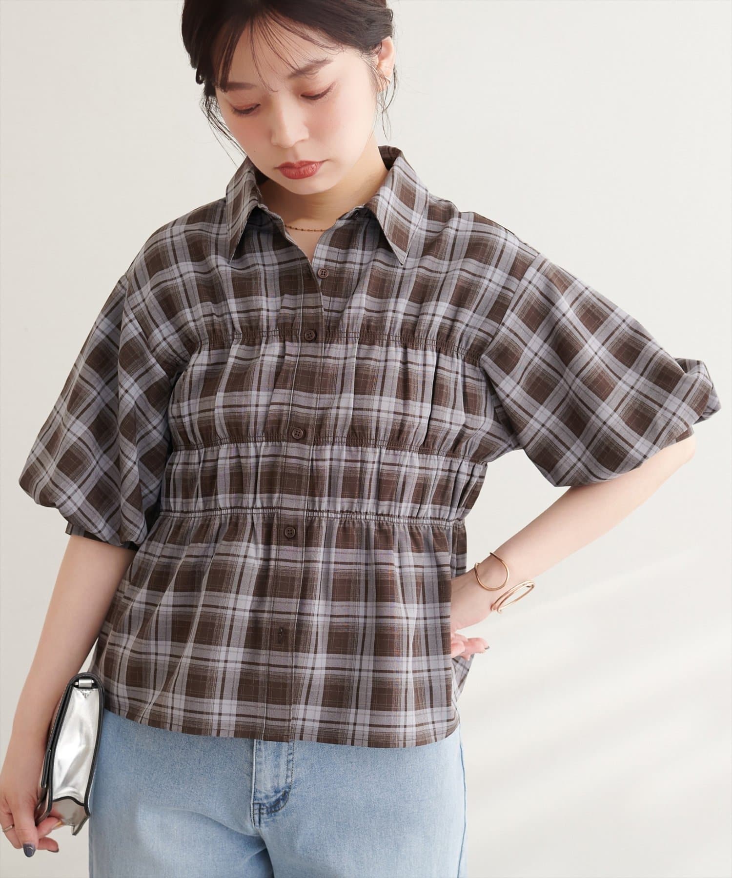 natural couture(ナチュラルクチュール) TCブロードシャーリングパフスリーブブラウス