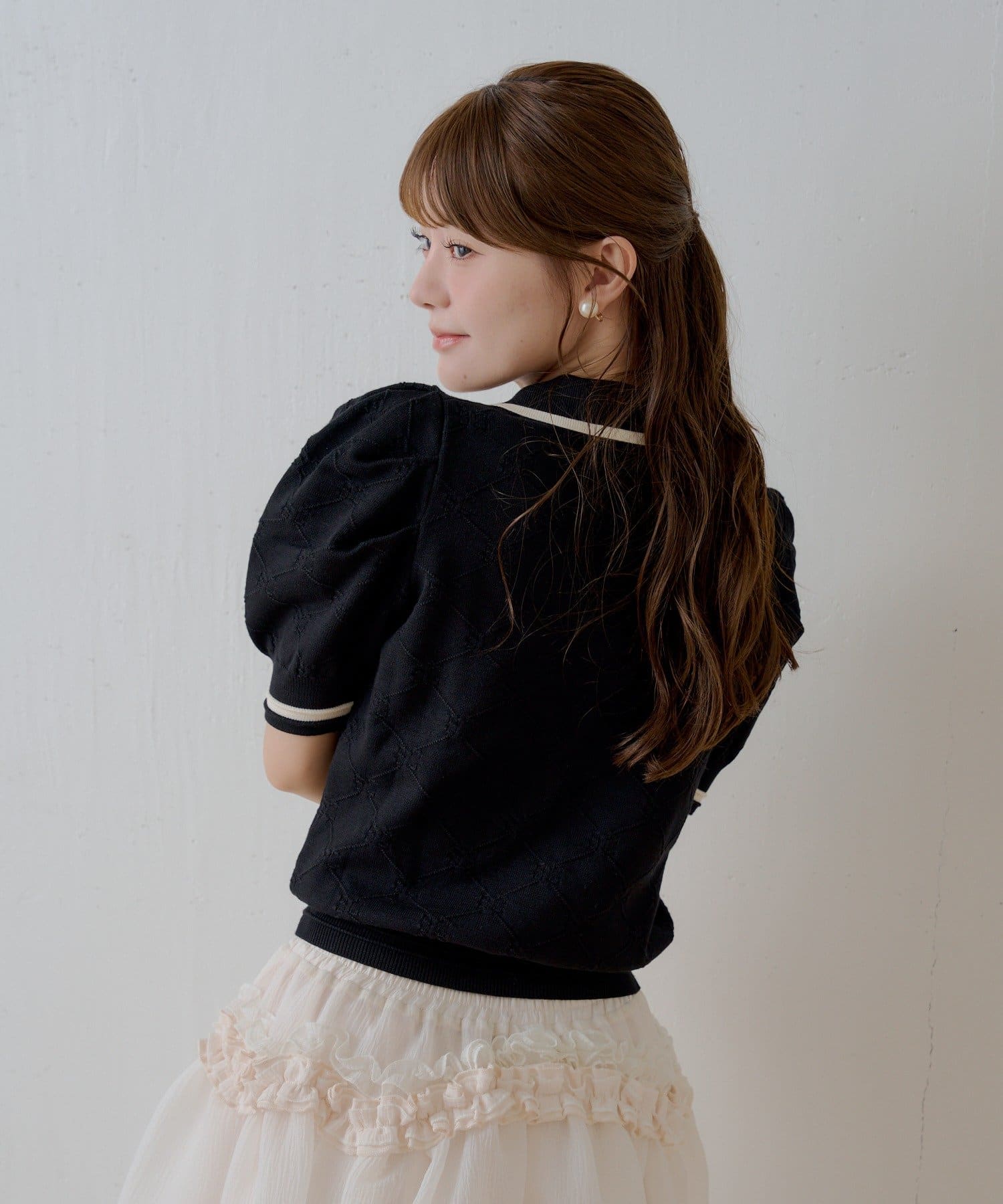 Chico(チコ) 【SALON  by Chico】Vネックポロ半袖ニット