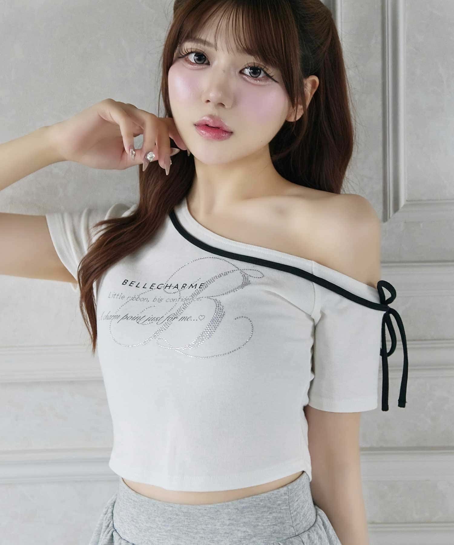 Belle Charme(ベルシャルム) Graphic One Shoulder Tee