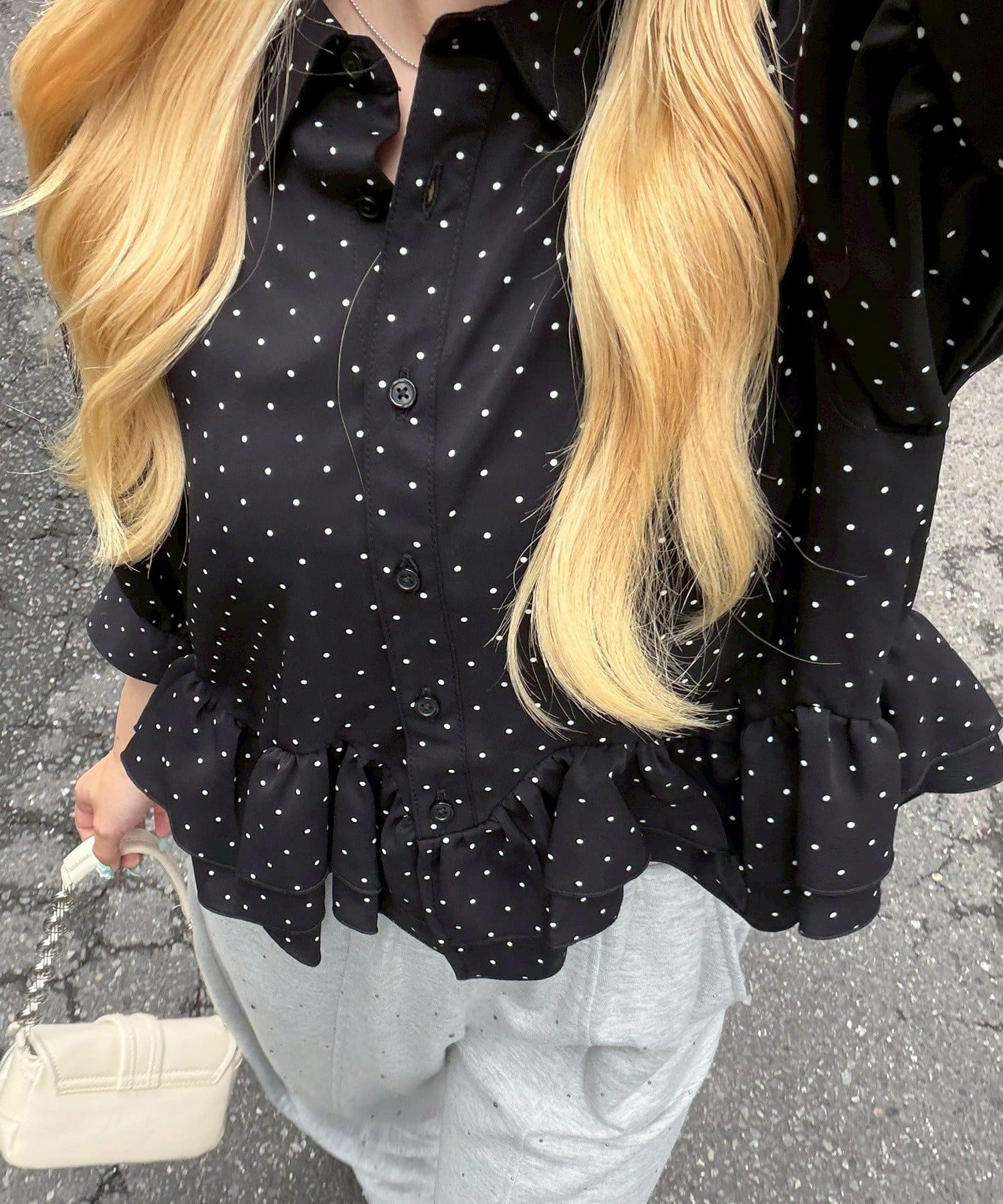 NICE CLAUP / OLIVE des OLIVE OUTLET(ナイスクラップ  / オリーブ デ オリーブ アウトレット) 【ANOTHER BRANCH】裾フリルペプラムブラウス