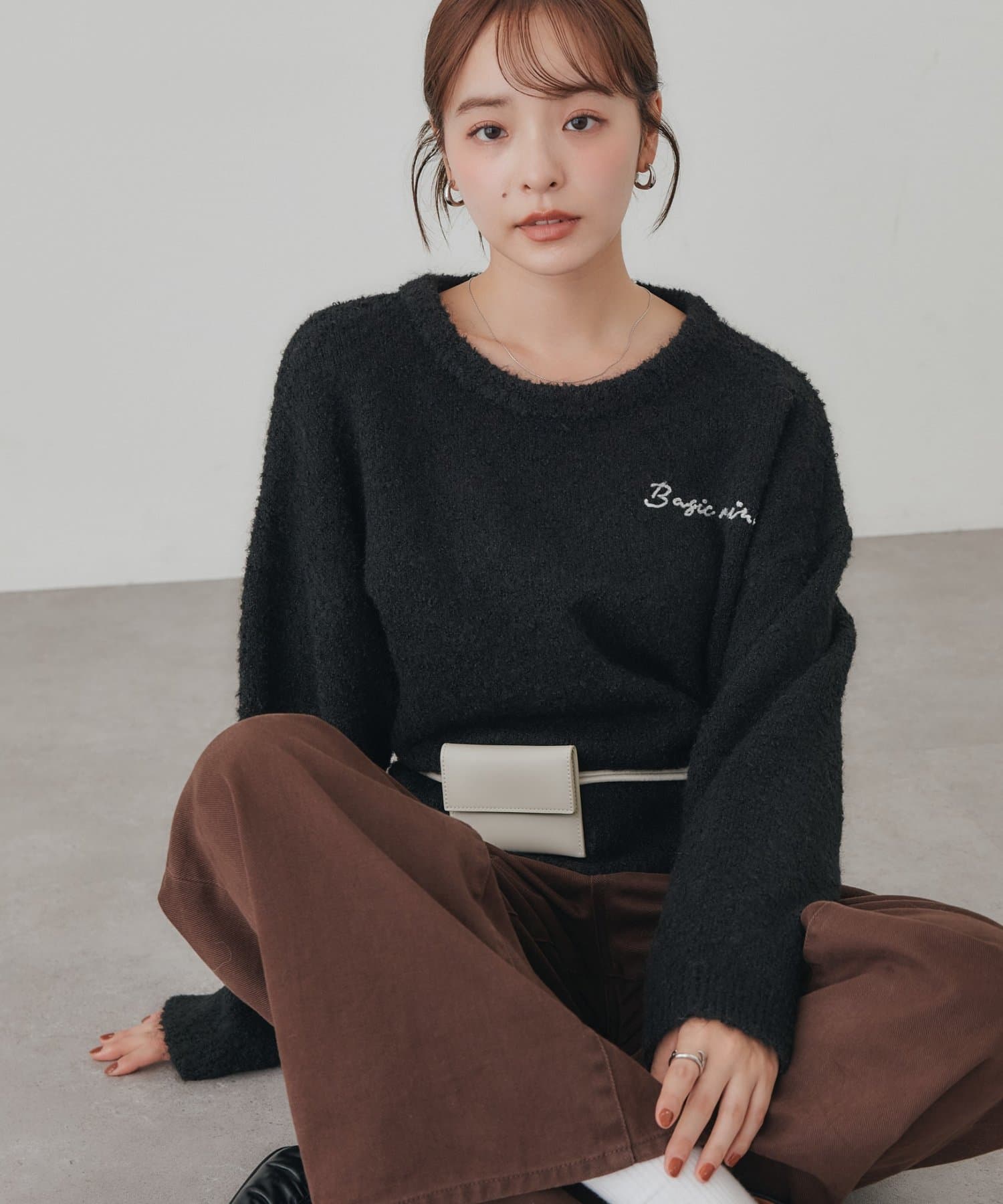 DISCOAT(ディスコート) 【WEB限定】ブークレ刺繍ロゴシャギーニット