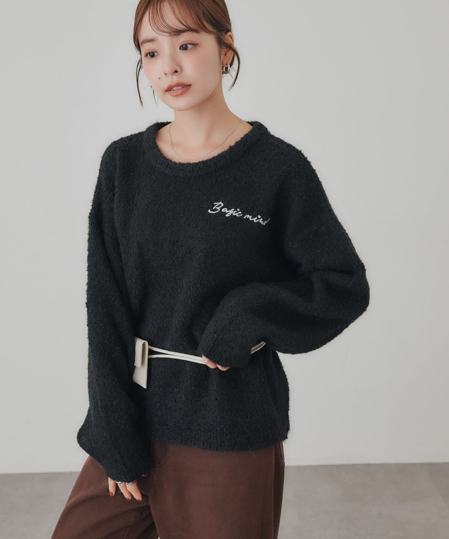 DISCOAT(ディスコート) 【WEB限定】ブークレ刺繍ロゴシャギーニット